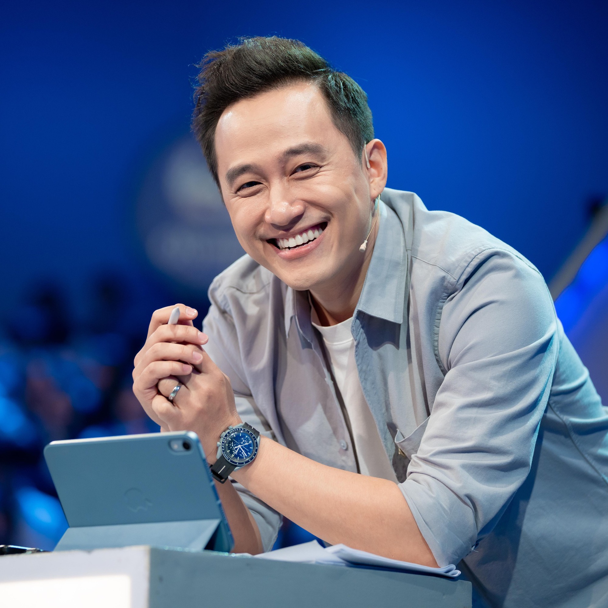 MC Ngọc Huy - MC dẫn Olympia lâu năm nhất: "Khánh Vy trưởng thành còn nhanh hơn cả... phần thi Tăng tốc"- Ảnh 1.