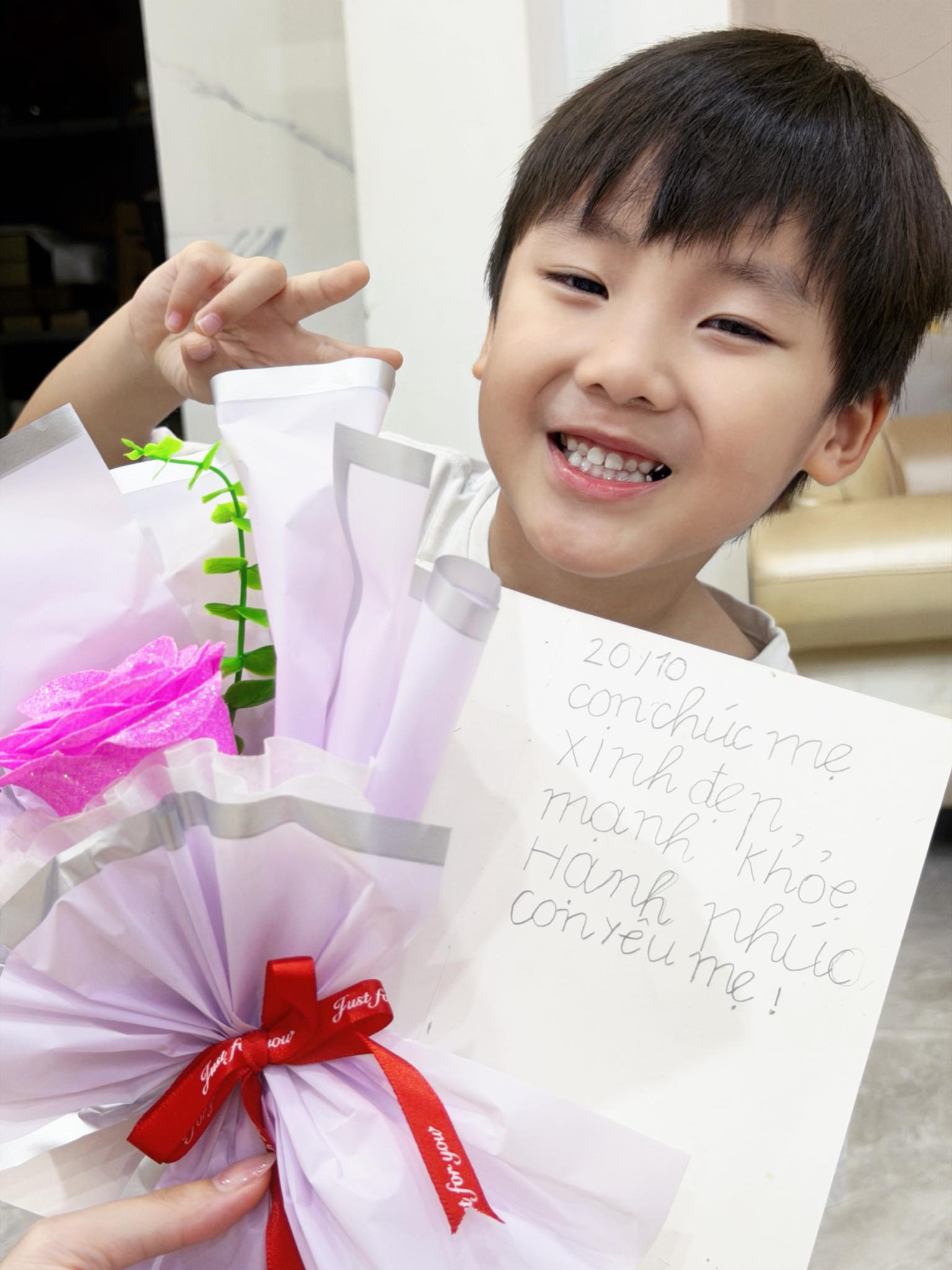 Hoà Minzy bị tai nạn, bé Bo phản ứng gây bất ngờ- Ảnh 5. Hoà Minzy bị tai nạn, bé Bo phản ứng gây bất ngờ- Ảnh 5.