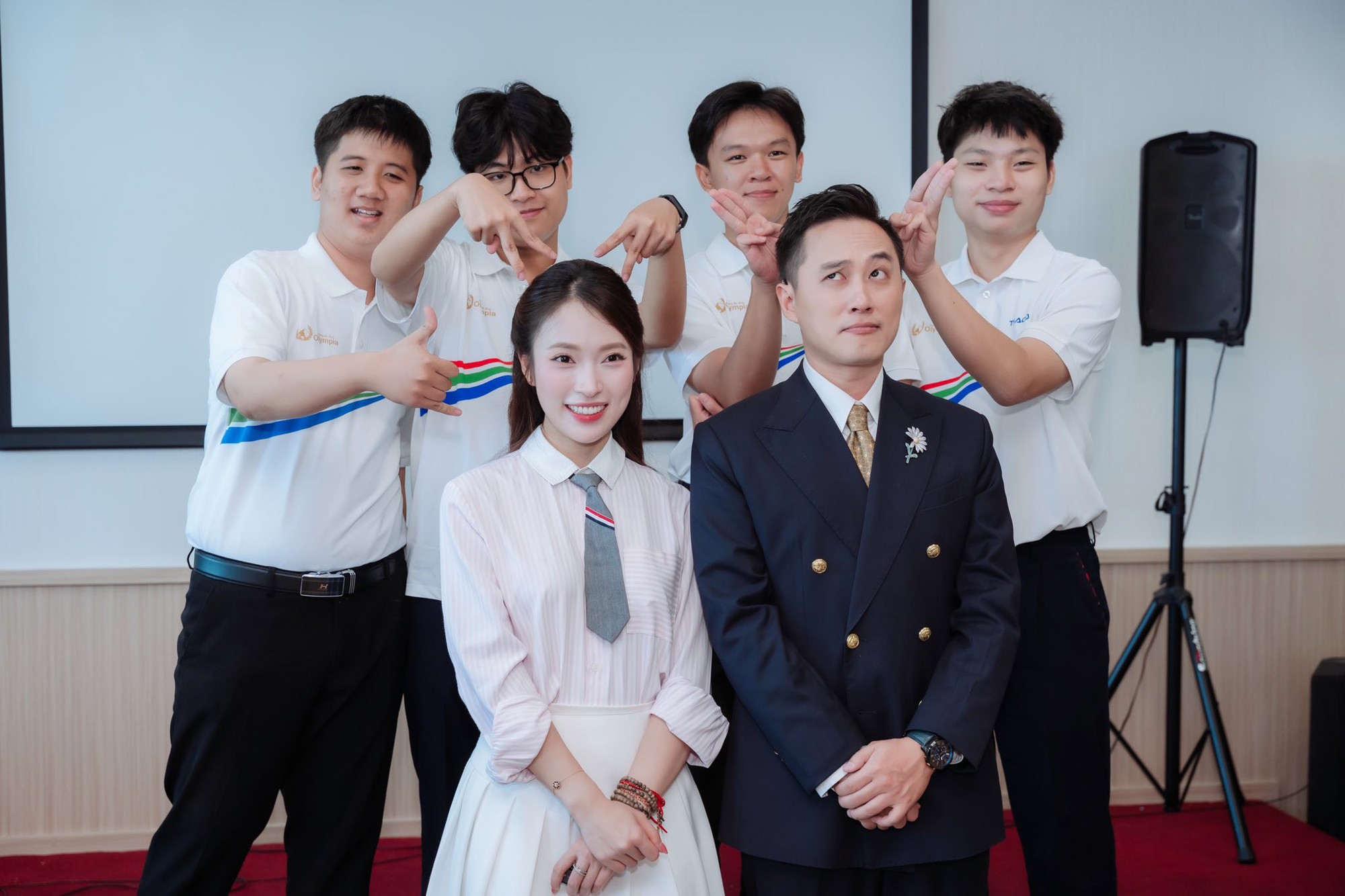 MC Ngọc Huy - MC dẫn Olympia lâu năm nhất: "Khánh Vy trưởng thành còn nhanh hơn cả... phần thi Tăng tốc"- Ảnh 2.