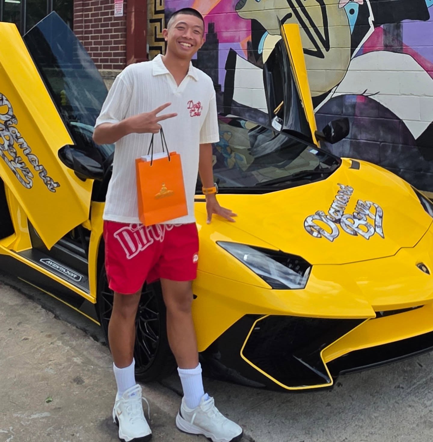 Quang Dương khoe kim cương, thân thiết với Johnny Đặng nhưng phản ứng của netizen mới gây chú ý- Ảnh 4.