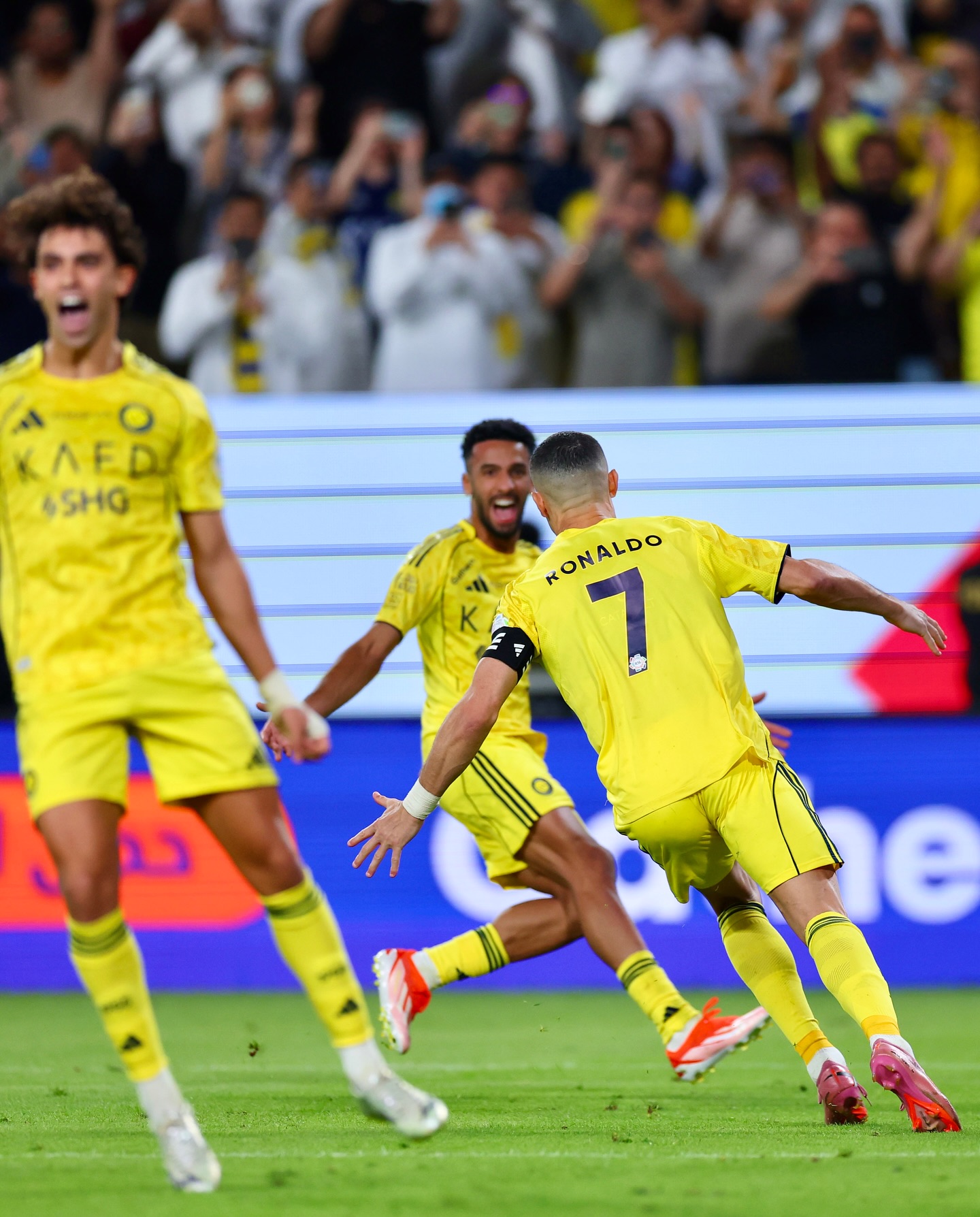 Ronaldo 40 tuổi vẫn ghi bàn ầm ầm, phát biểu 1 câu gây sốc- Ảnh 1.