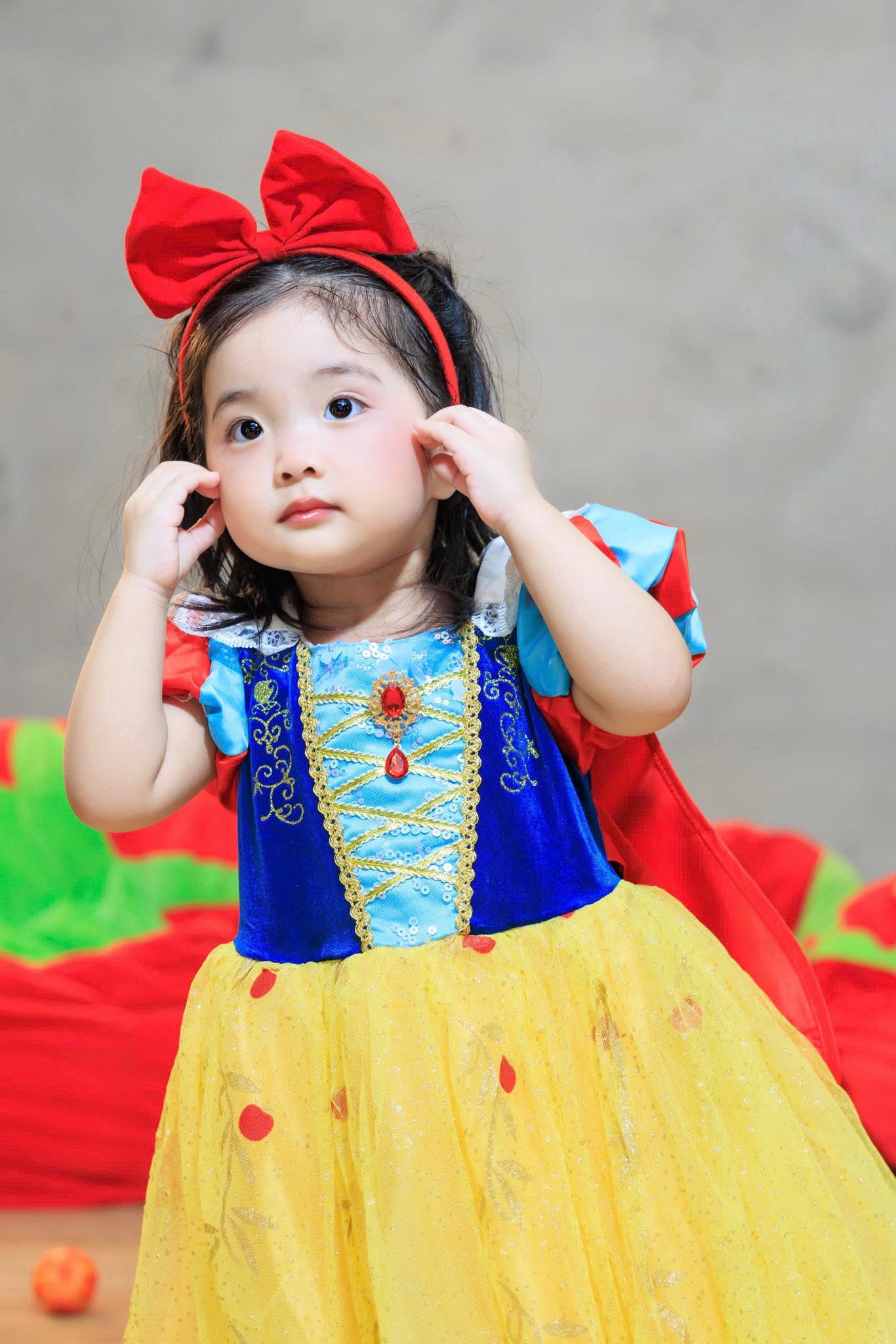 Bé Lisa nhà Khánh Thi, Phan Hiển xinh yêu như thiên thần- Ảnh 2.