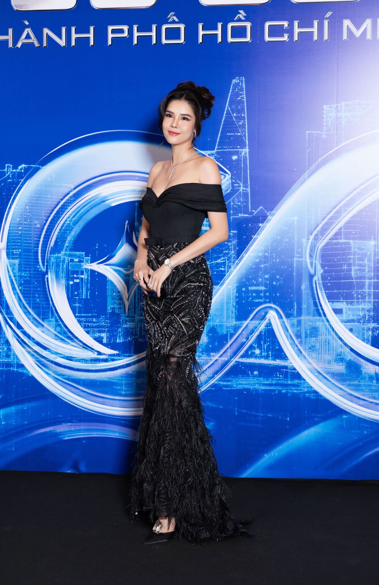 Kỳ Hân sexy trên thảm đỏ, lấy lại vẻ ngoài quyến rũ sau nửa năm gãy xương đùi vì chơi pickleball- Ảnh 3.