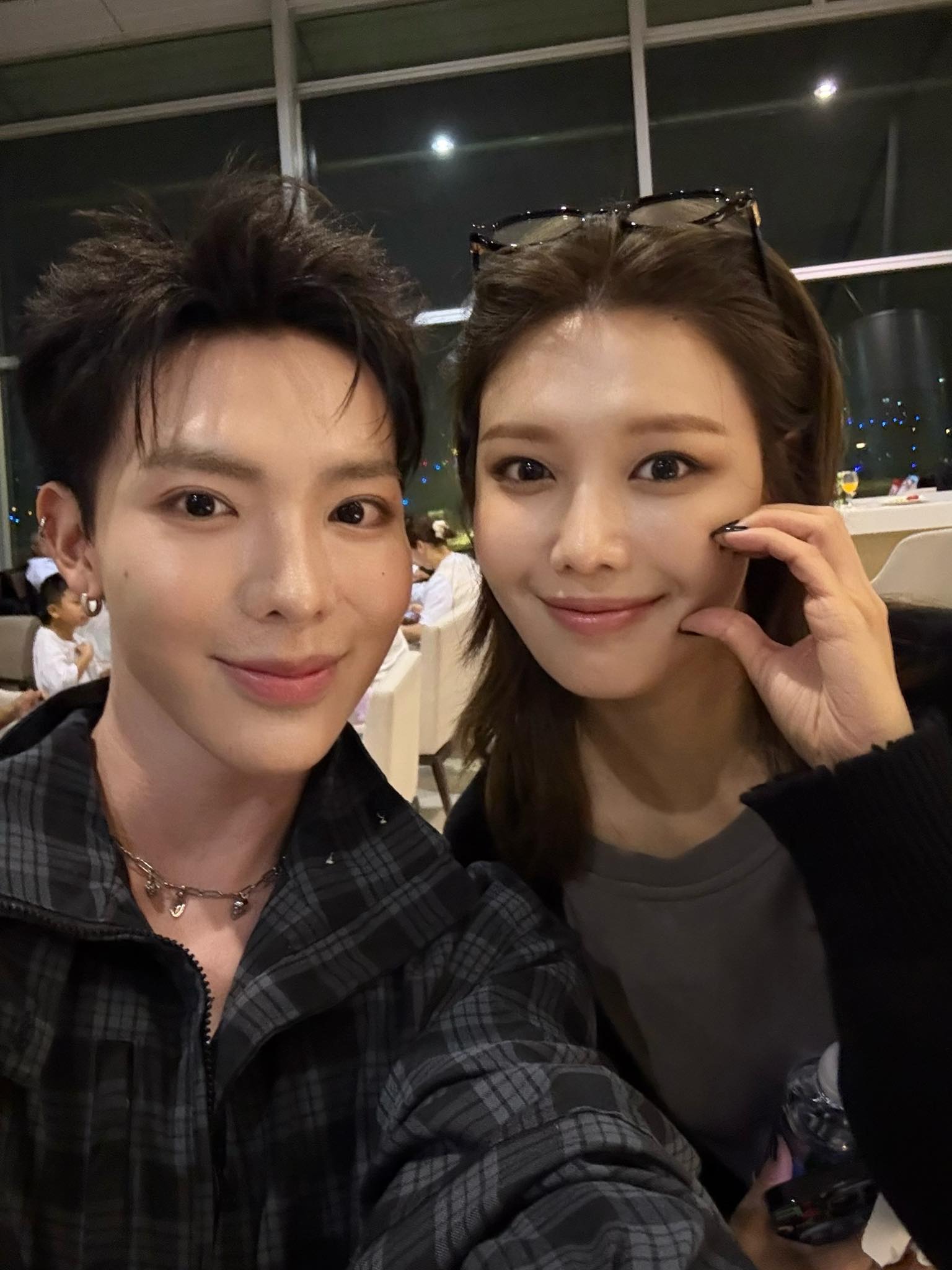 Gặp nữ thần gia thế khủng bậc nhất xứ Hàn, cả dàn sao Việt 