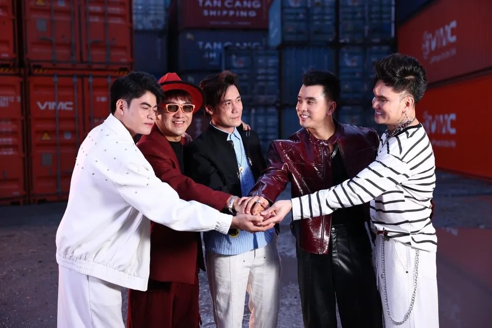 Khánh Phương lên tiếng sau khi bị cơ quan chức năng mời làm việc, nói gì về vụ bị lộ tin nhắn nhóm?- Ảnh 1. Khánh Phương lên tiếng sau khi bị cơ quan chức năng mời làm việc, nói gì về vụ bị lộ tin nhắn nhóm?- Ảnh 1.