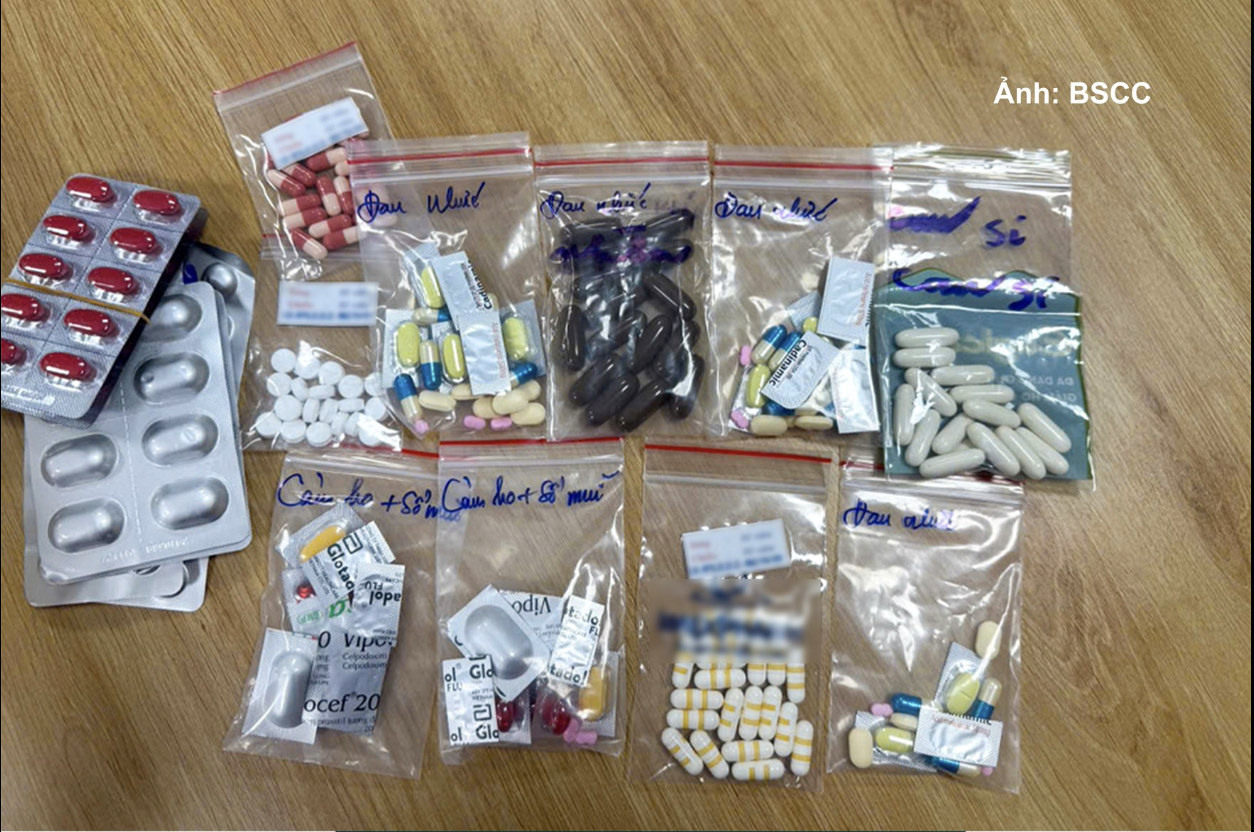 Người phụ nữ quê Đồng Nai cấp cứu trong tình trạng bất thường, mang theo hàng chục gói thuốc “lạ”- Ảnh 1. Người phụ nữ quê Đồng Nai cấp cứu trong tình trạng bất thường, mang theo hàng chục gói thuốc “lạ”- Ảnh 1.