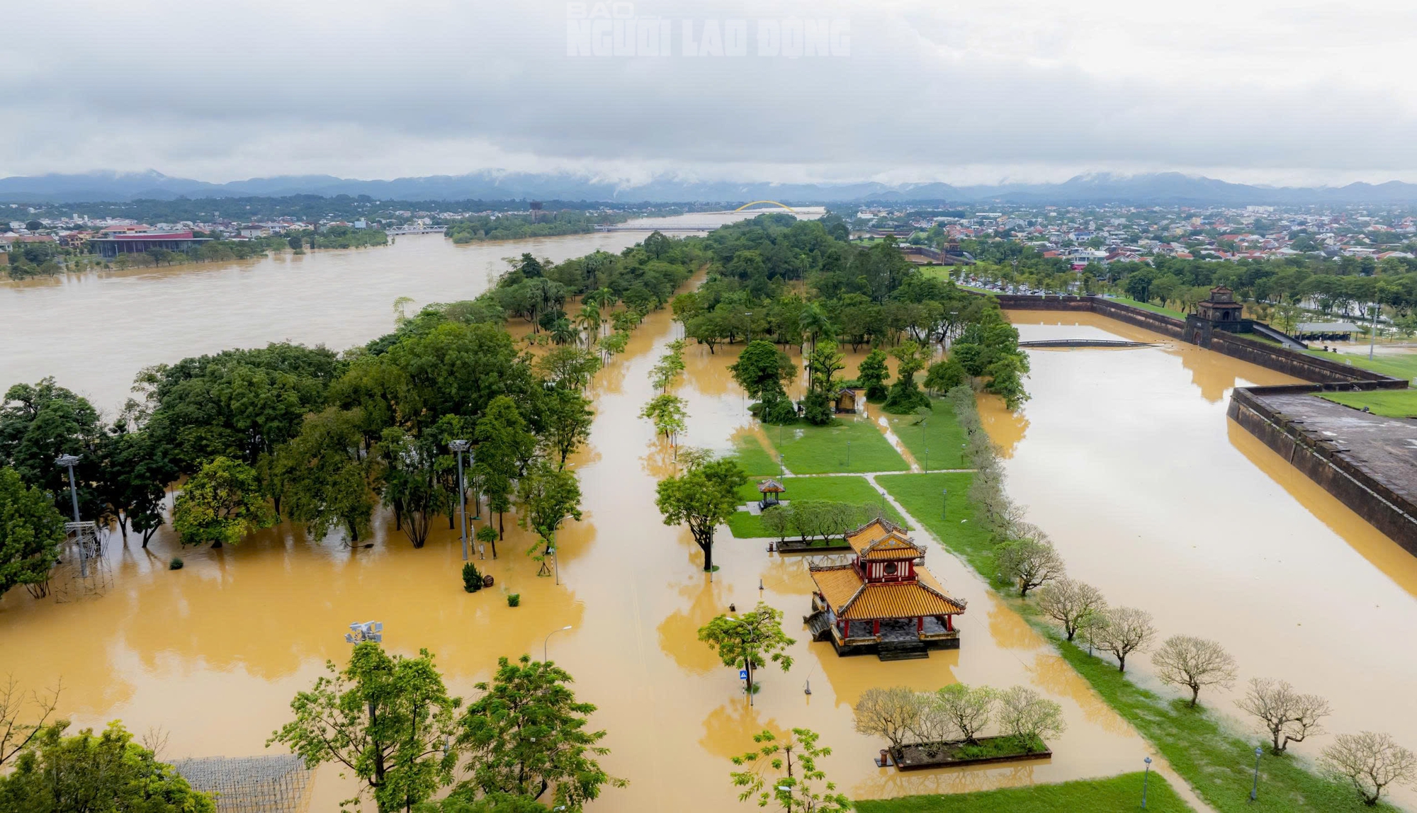 Hình ảnh mới nhất về di tích Đại nội Huế trong ngày lũ "tập 3"- Ảnh 3.