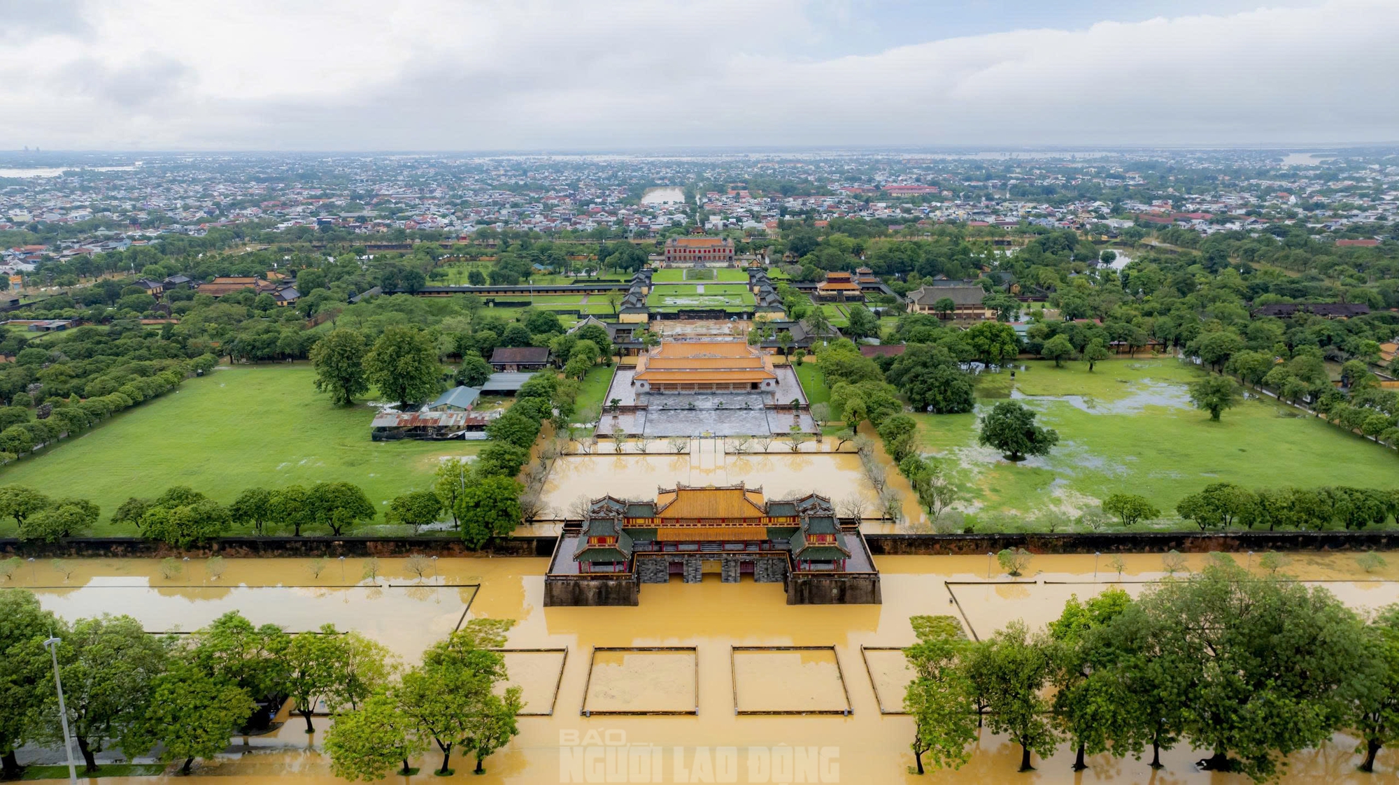 Hình ảnh mới nhất về di tích Đại nội Huế trong ngày lũ "tập 3"- Ảnh 4.
