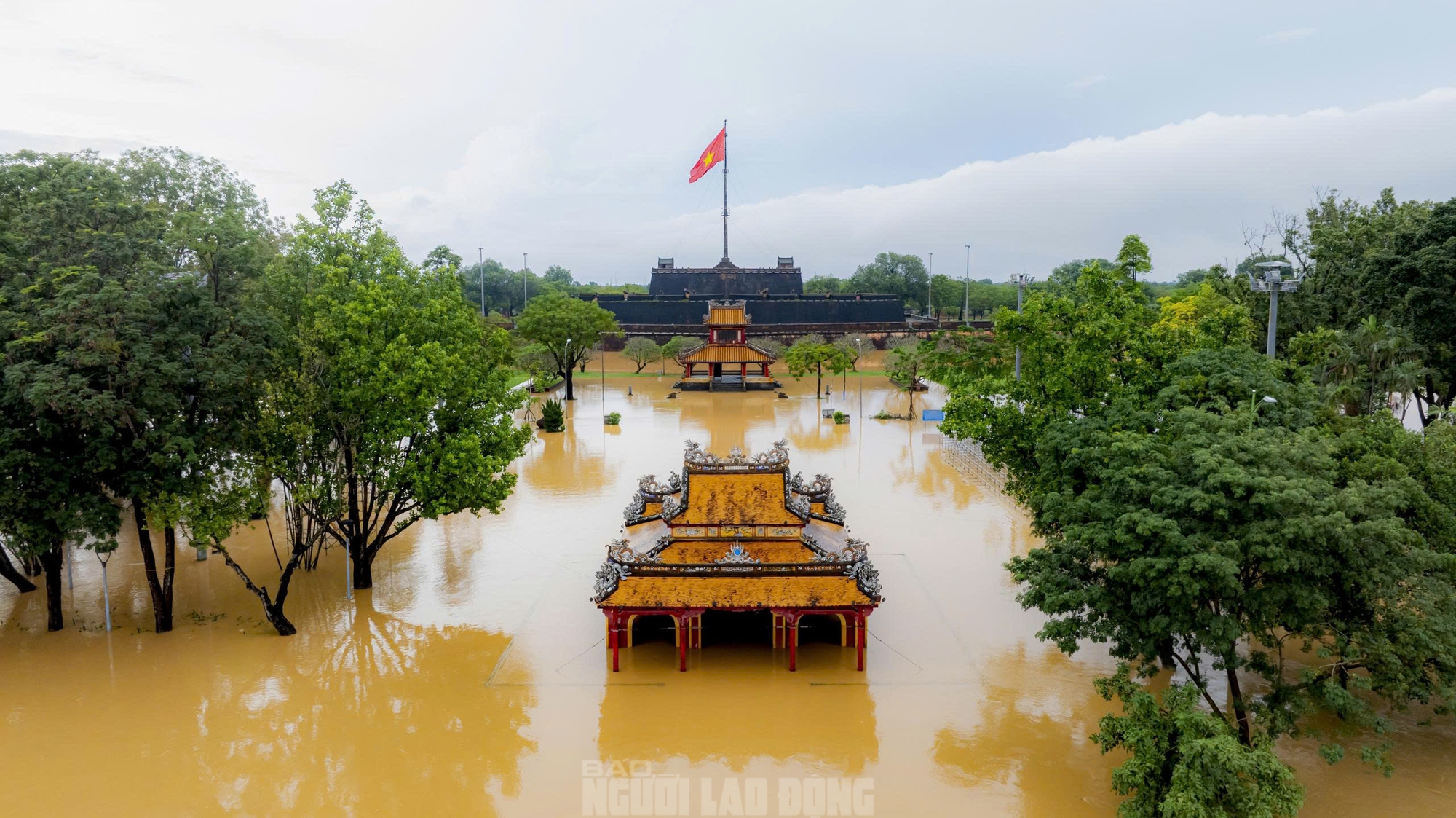 Hình ảnh mới nhất về di tích Đại nội Huế trong ngày lũ "tập 3"- Ảnh 6.