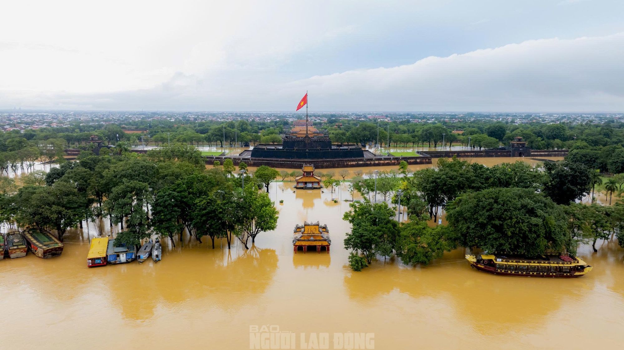 Hình ảnh mới nhất về di tích Đại nội Huế trong ngày lũ "tập 3"- Ảnh 7.