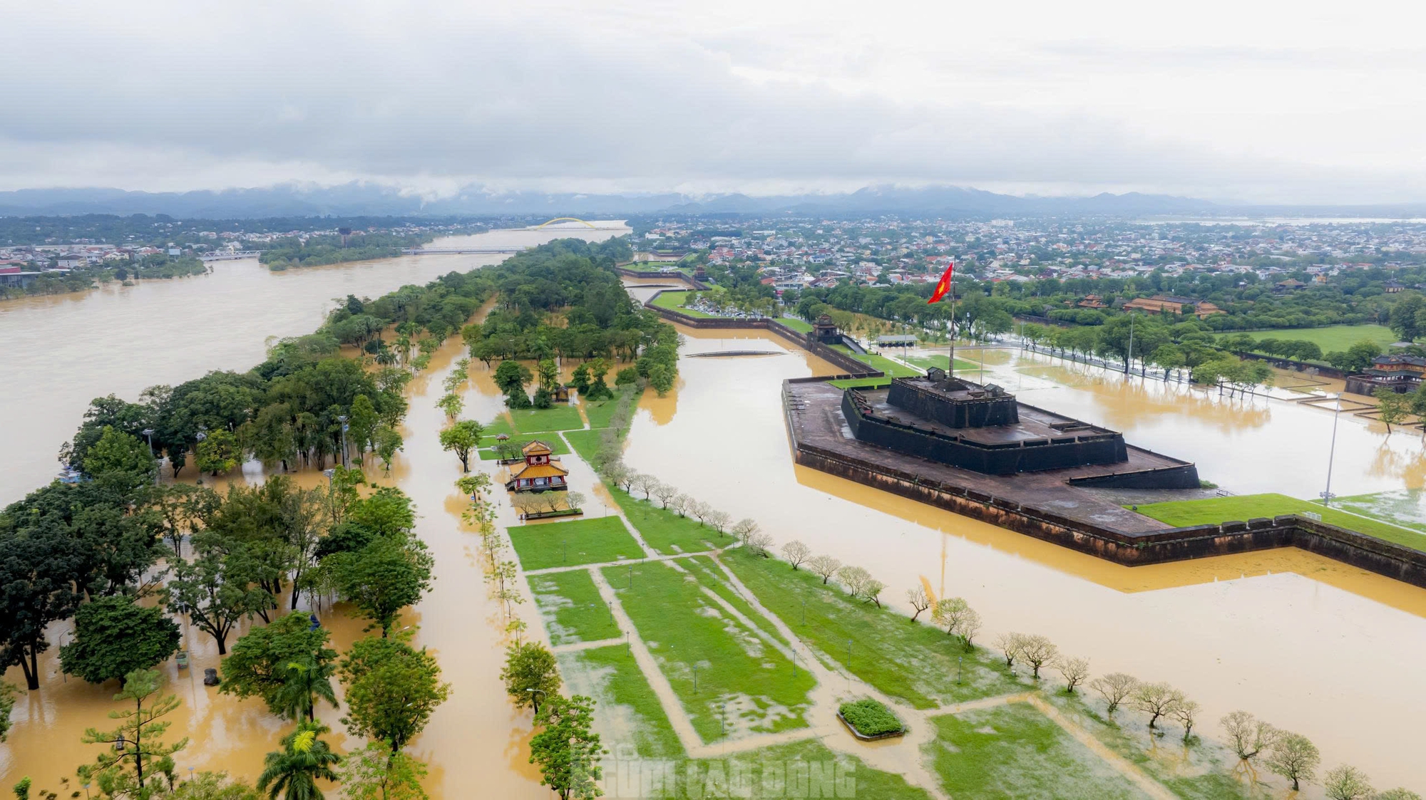 Hình ảnh mới nhất về di tích Đại nội Huế trong ngày lũ "tập 3"- Ảnh 8.