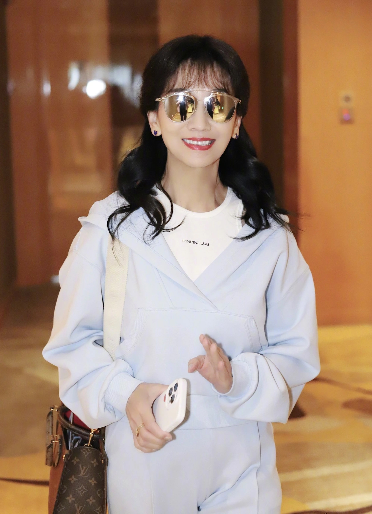 "Nữ hoàng cổ trang" 72 tuổi vẫn trẻ đẹp nhờ chăm dùng 3 "món vàng" để thải mỡ, da căng tràn collagen, duy trì cân nặng 48 ký suốt 30 năm qua- Ảnh 4.