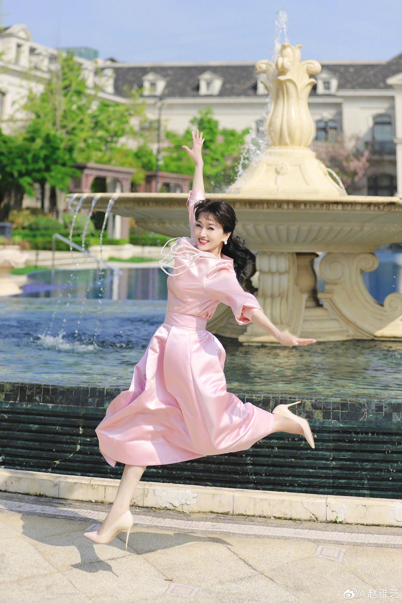 "Nữ hoàng cổ trang" 72 tuổi vẫn trẻ đẹp nhờ chăm dùng 3 "món vàng" để thải mỡ, da căng tràn collagen, duy trì cân nặng 48 ký suốt 30 năm qua- Ảnh 5.