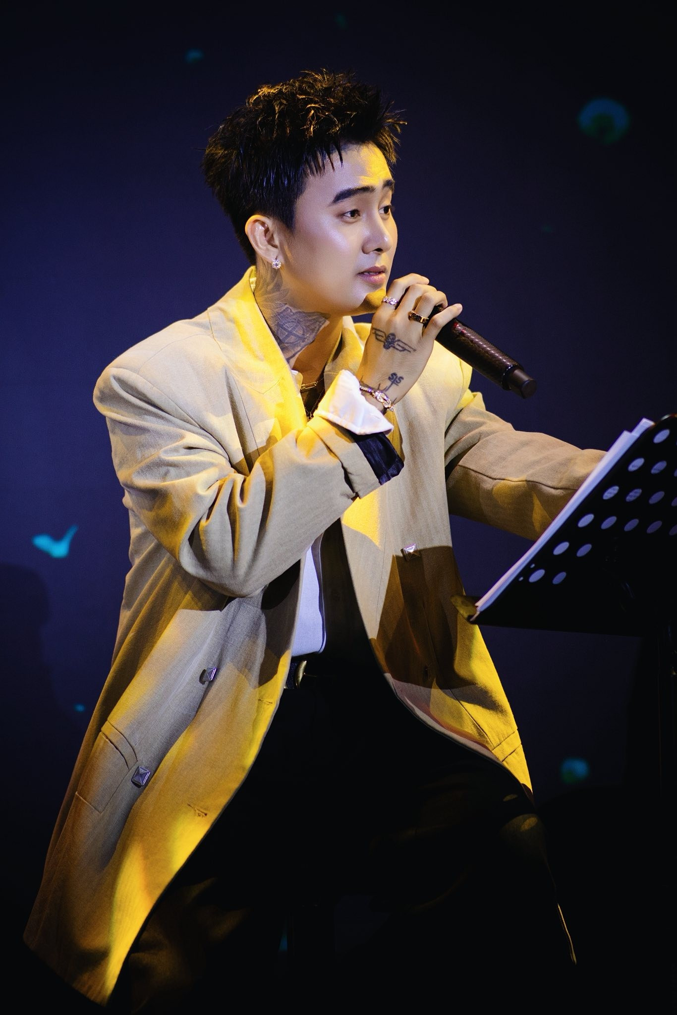 Xoay quanh cấm sóng nghệ sĩ lệch chuẩn- Ảnh 1.