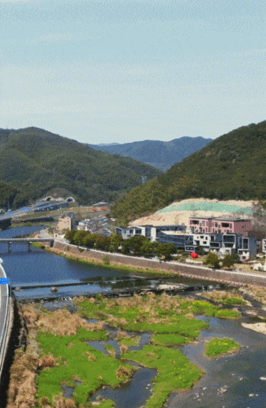 Nam nghệ sĩ bán nhà lên núi “ở ẩn”, cùng vợ xây biệt thự dưỡng già 500m2: “Có chút tiền là phải đi ngay, không muốn ở thành phố nữa”- Ảnh 1.