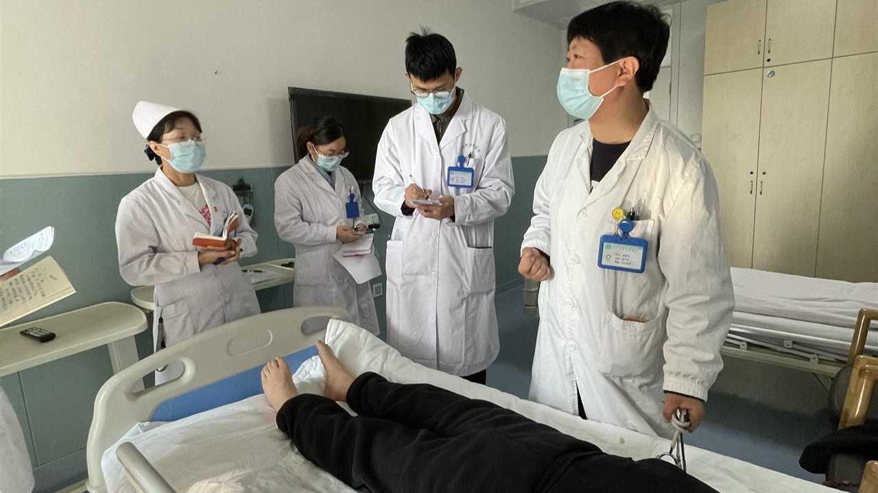 Người đàn ông cấp cứu giữa đêm vì uống thứ này trước khi ngủ: Bác sĩ cảnh báo “chứa chất độc mạnh”- Ảnh 1.