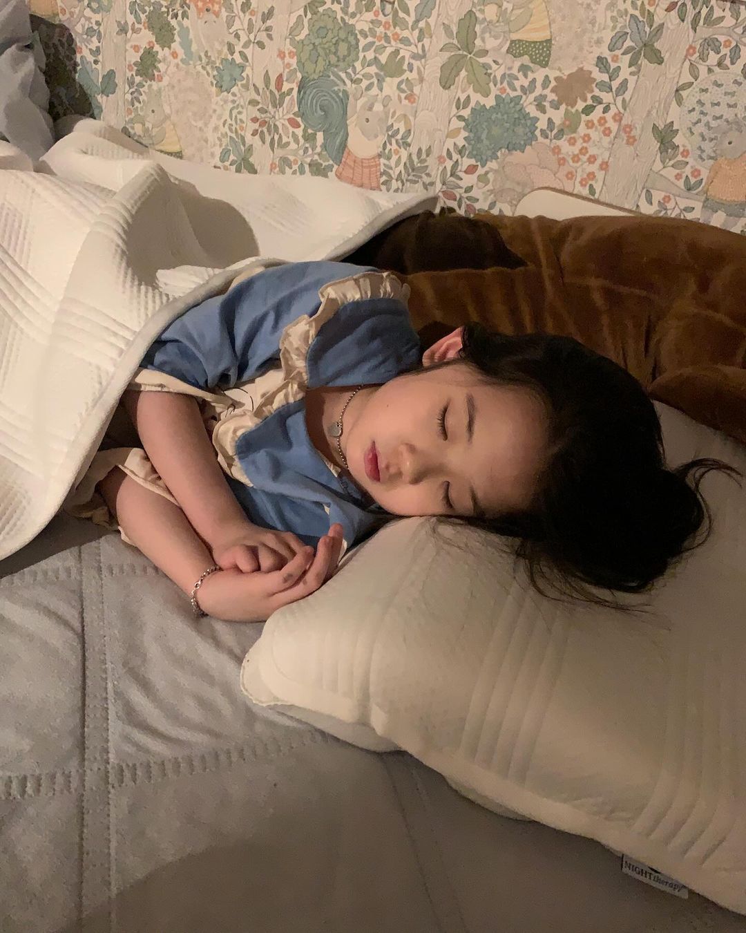 Những thứ tưởng vô hại nhưng mẹ đừng bao giờ để trong phòng của em bé nhà mình- Ảnh 2.