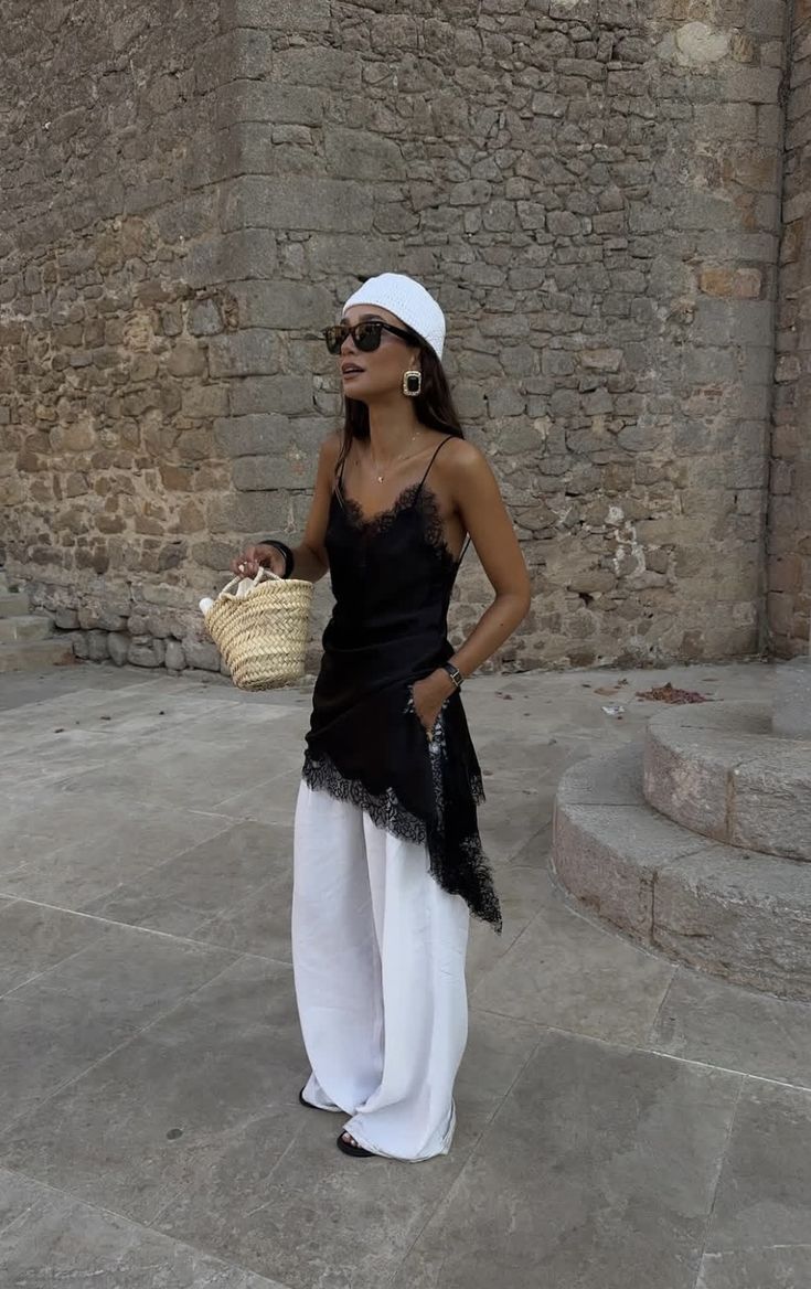 Chiếc áo hở bạo gây lo lắng của Minh Hằng- Ảnh 8.