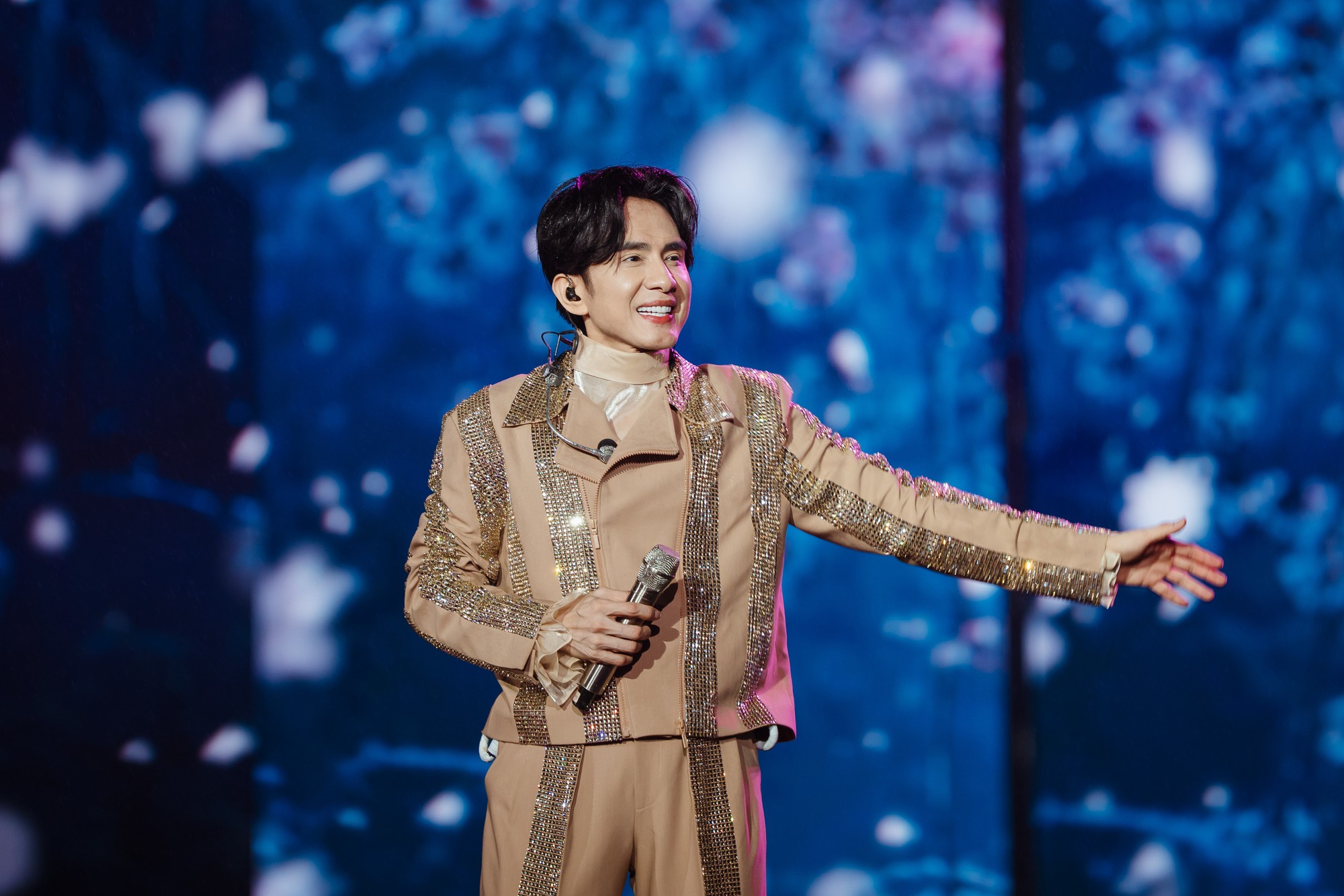 Không tin được đây là giọng hát của Đan Trường- Ảnh 6.