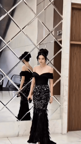 Kỳ Hân sexy trên thảm đỏ, lấy lại vẻ ngoài quyến rũ sau nửa năm gãy xương đùi vì chơi pickleball- Ảnh 1.