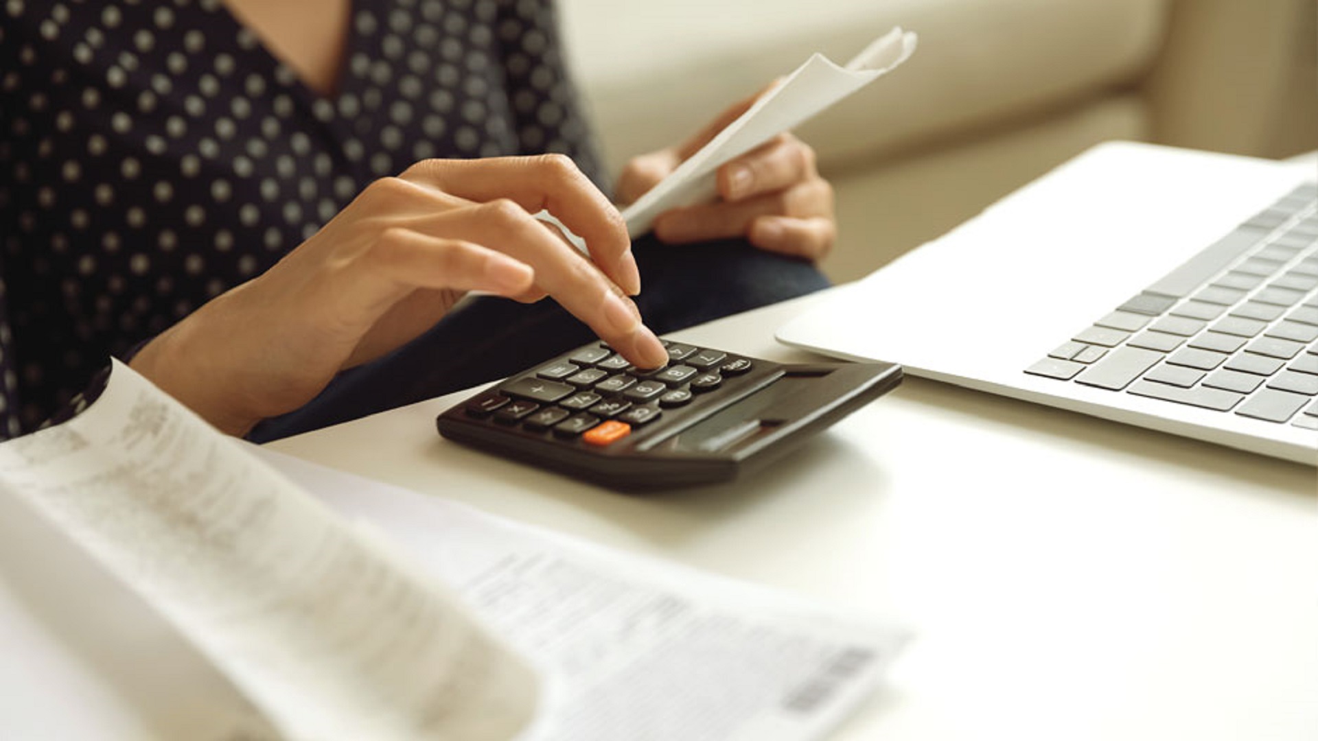 Những người mãi không dư tiền thường có 5 thói quen này - nghe quen đến giật mình- Ảnh 1.