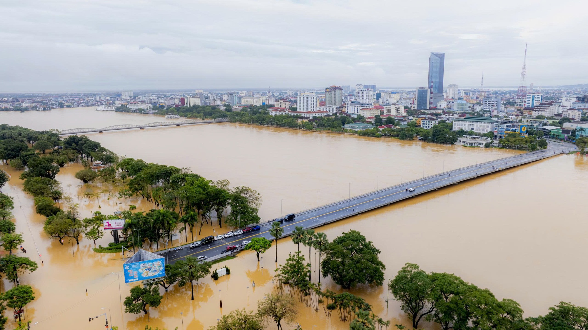 Hình ảnh mới nhất về di tích Đại nội Huế trong ngày lũ "tập 3"- Ảnh 13.