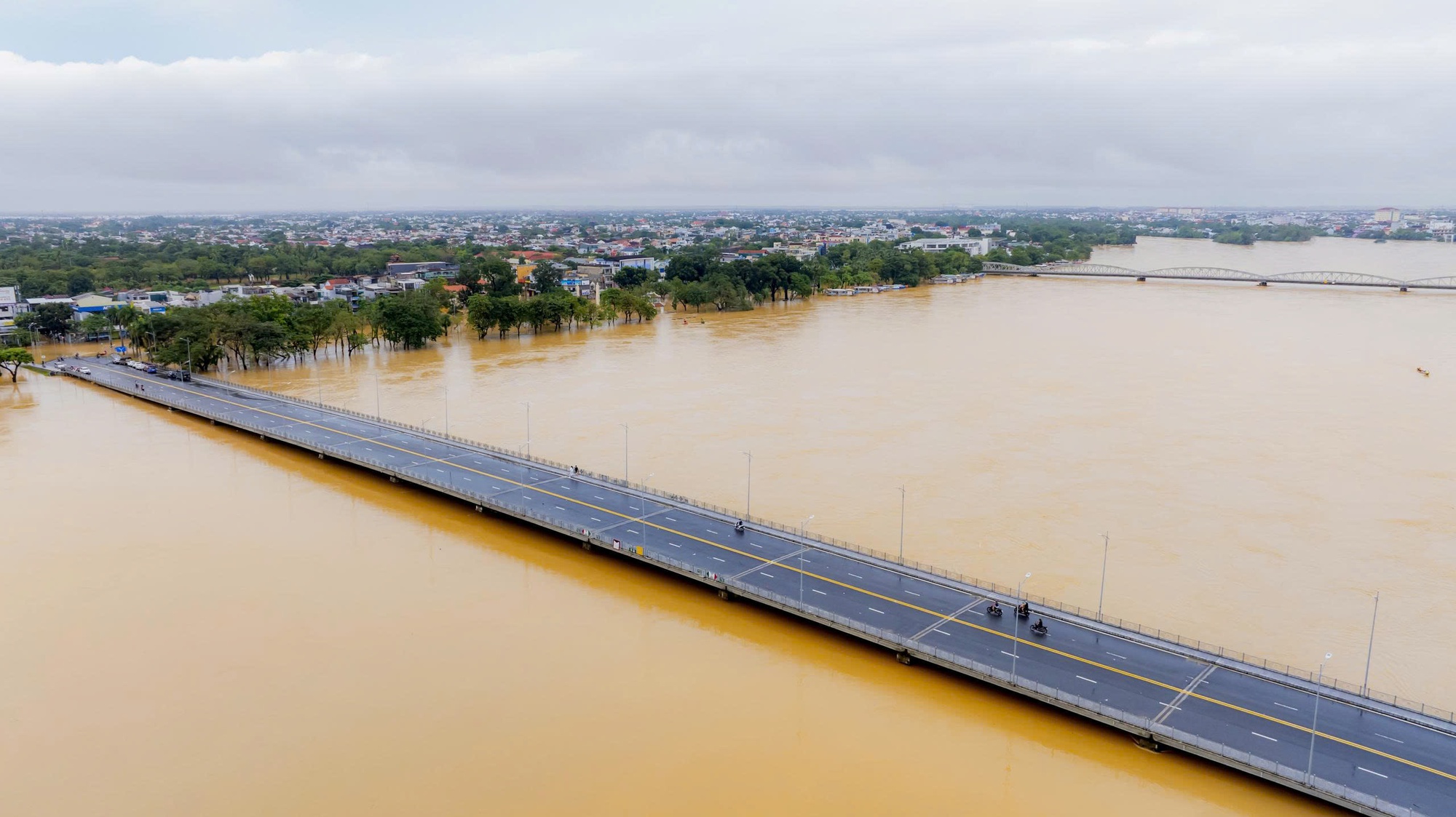 Hình ảnh mới nhất về di tích Đại nội Huế trong ngày lũ "tập 3"- Ảnh 15.