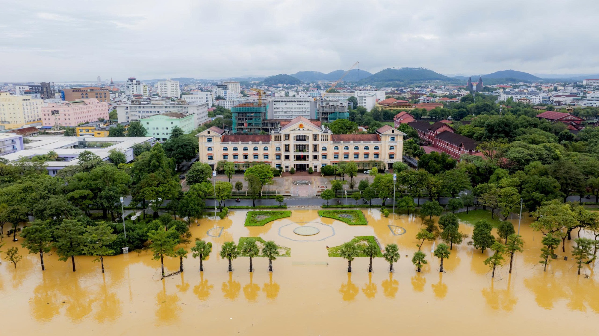 Hình ảnh mới nhất về di tích Đại nội Huế trong ngày lũ "tập 3"- Ảnh 17.