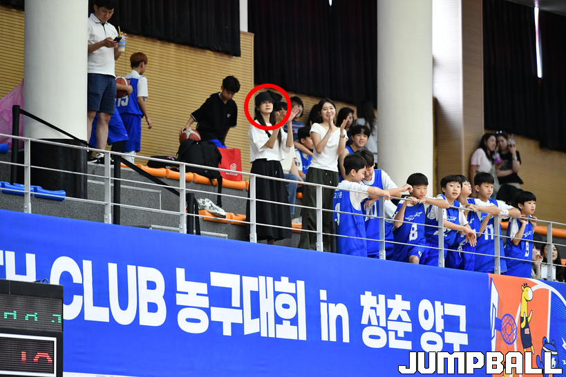 Quý tử nhà mỹ nhân “hack tuổi” đỉnh nhất lộ diện: Visual gây bão, tài năng và chơi thân với con trai Lee Byung Hun!- Ảnh 6.