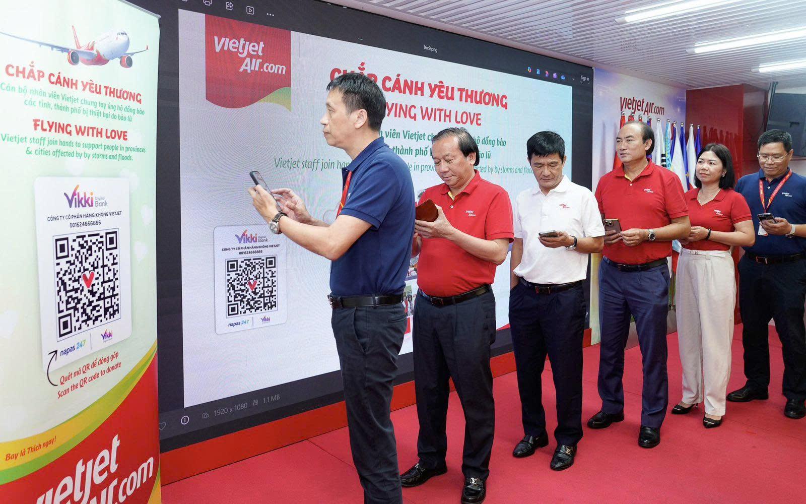 Vietjet cùng đồng bào vượt qua bão lũ, lan tỏa yêu thương- Ảnh 5. Vietjet cùng đồng bào vượt qua bão lũ, lan tỏa yêu thương- Ảnh 5.