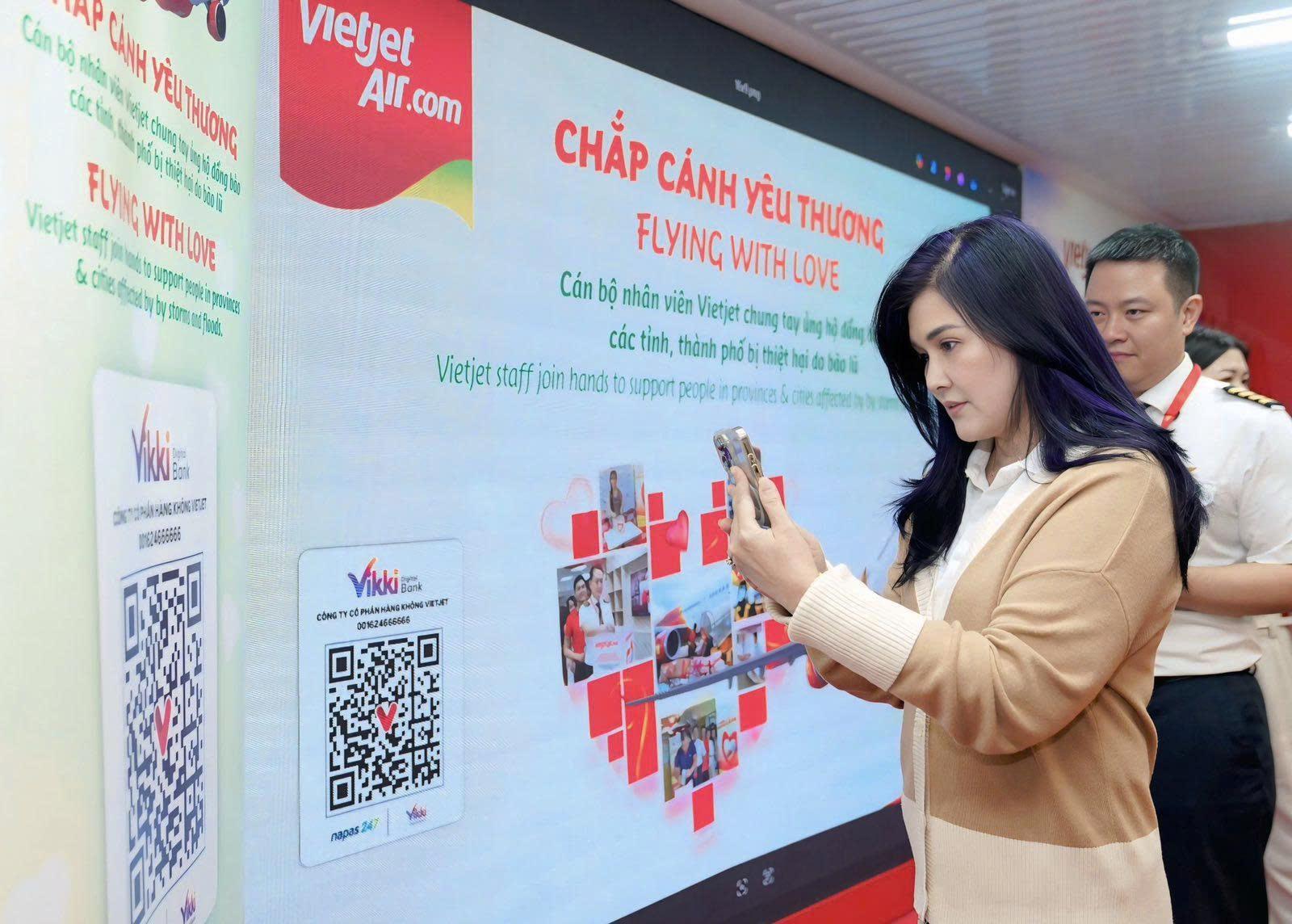 Vietjet cùng đồng bào vượt qua bão lũ, lan tỏa yêu thương- Ảnh 6. Vietjet cùng đồng bào vượt qua bão lũ, lan tỏa yêu thương- Ảnh 6.