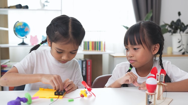 Thầy hiệu trưởng nói: Cha mẹ 