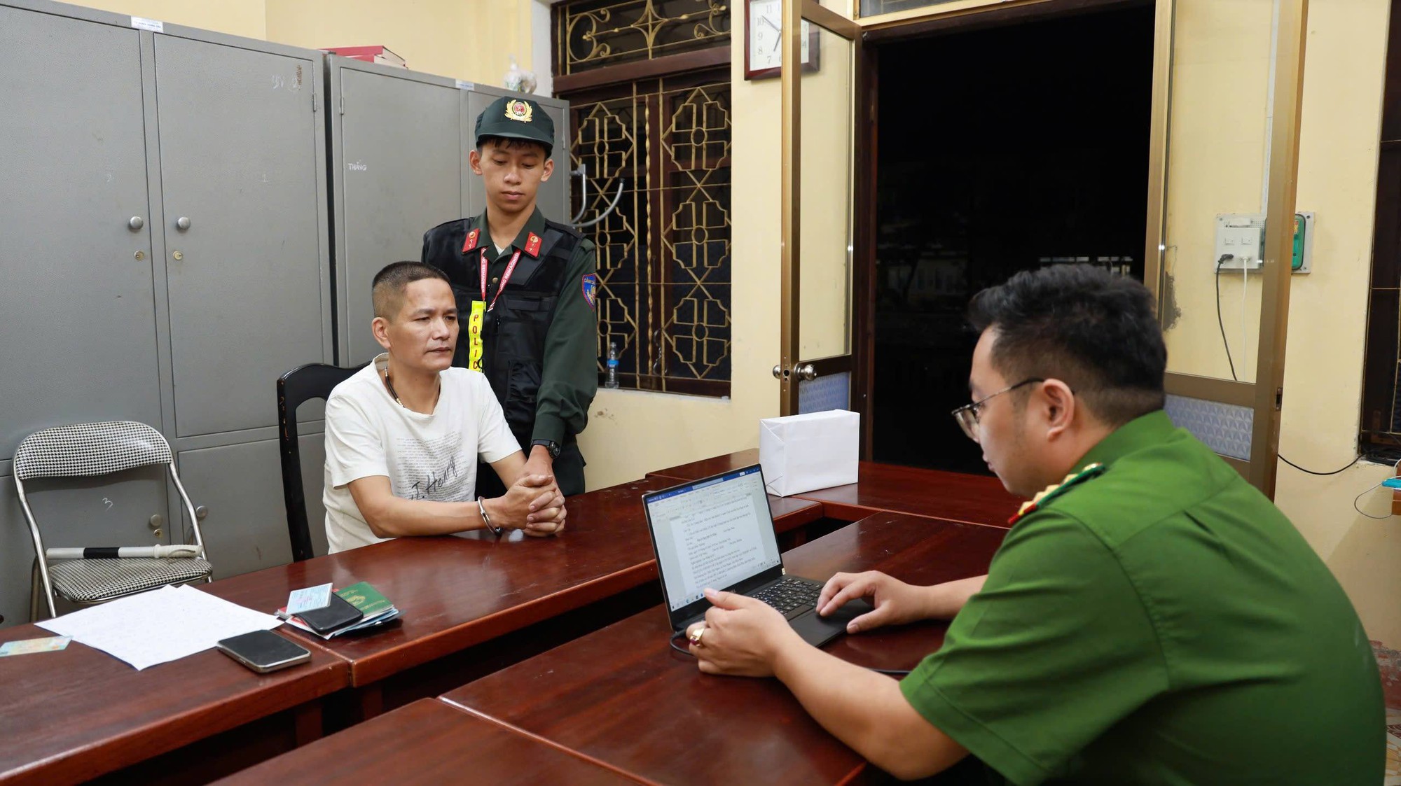 “Bí mật chết người” mà người đàn ông giấu kín trong khoang máy ô tô- Ảnh 1. “Bí mật chết người” mà người đàn ông giấu kín trong khoang máy ô tô- Ảnh 1.