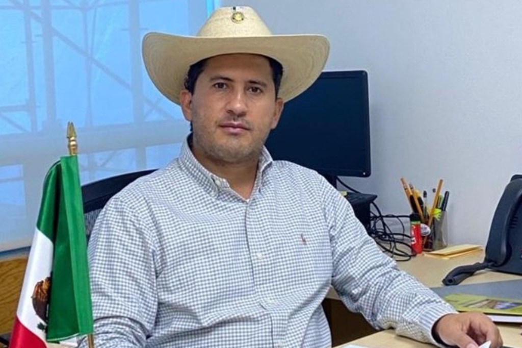 Thị trưởng bị bắn 7 phát súng giữa quảng trường khi đang dự lễ "Ngày của Người chết"- Ảnh 2. Thị trưởng bị bắn 7 phát súng giữa quảng trường khi đang dự lễ "Ngày của Người chết"- Ảnh 2.