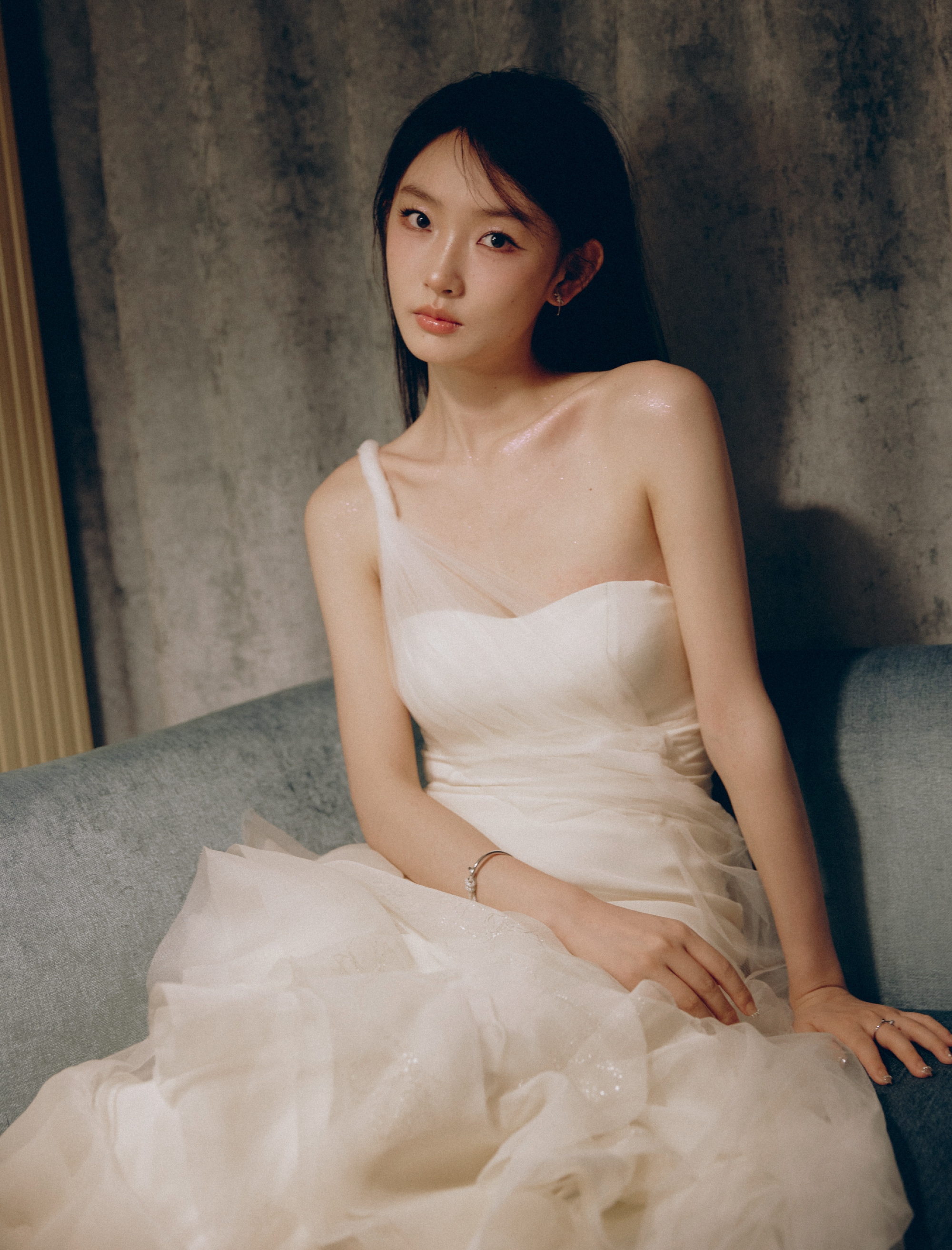 Nghị vấn danh tính mỹ nhân mắc bệnh 