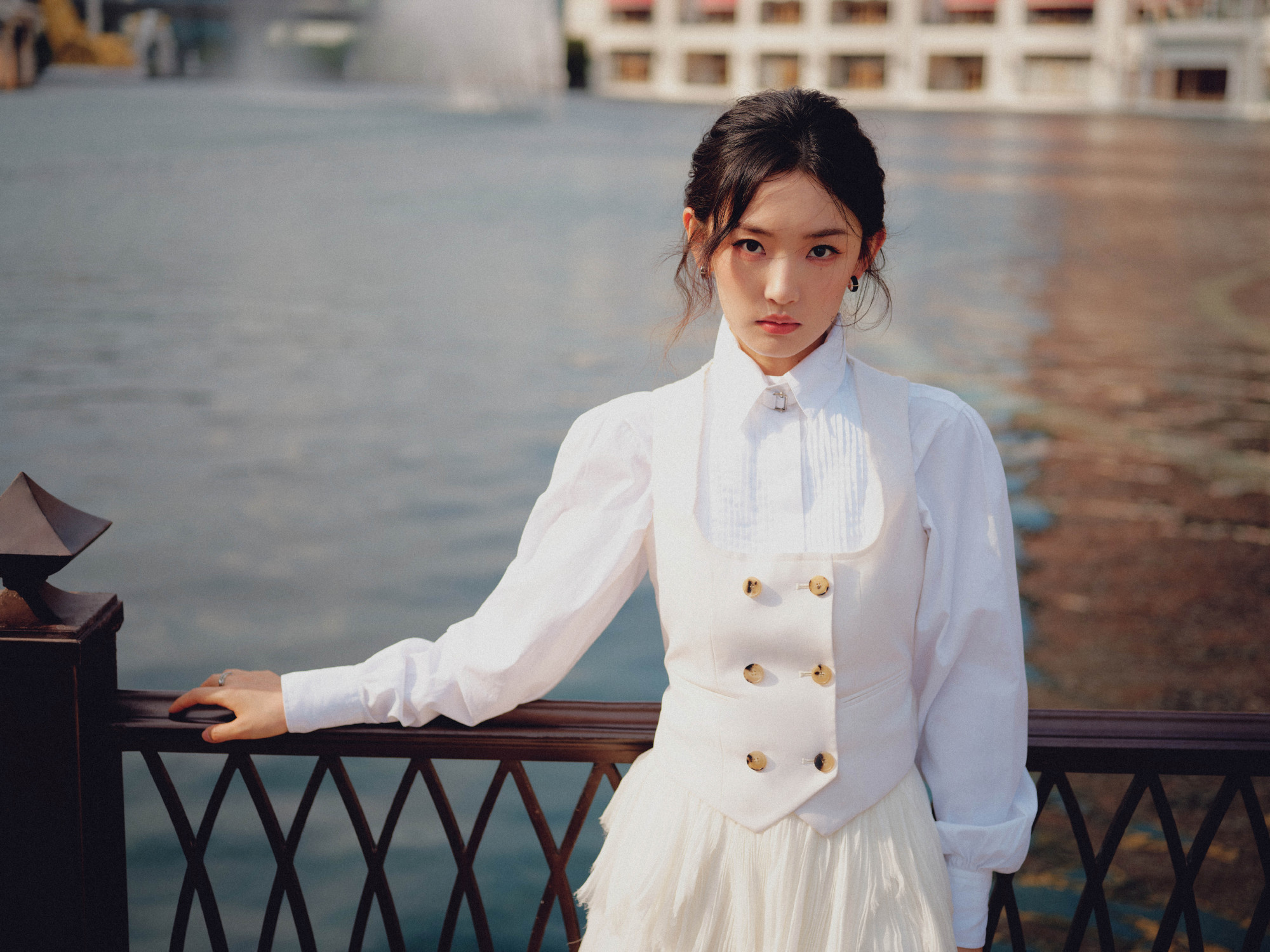 Nghị vấn danh tính mỹ nhân mắc bệnh 