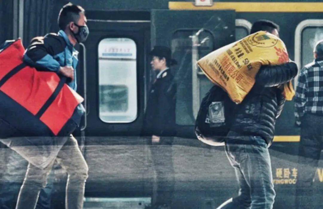 Gửi mẹ 28 triệu/tháng nhờ giữ giúp, 2 năm sau hỏi đến, người con chết lặng- Ảnh 1.