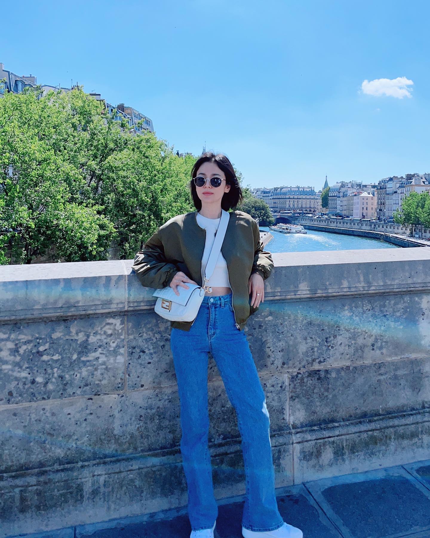Mặc quần jeans theo phong cách tối giản: Song Hye Kyo chính là Mặc quần jeans theo phong cách tối giản: Song Hye Kyo chính là