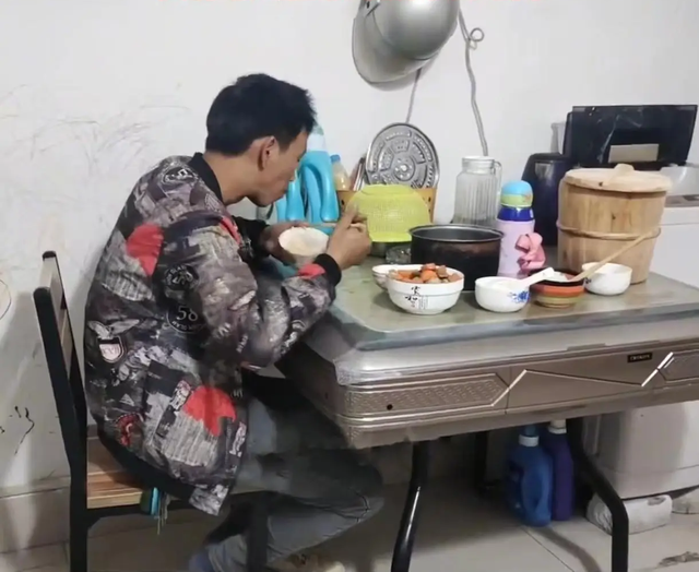 Lương tháng 14 triệu, nuôi cả gia đình 3 người vẫn tiết kiệm hơn 100 triệu/năm: Bí quyết gây tranh cãi- Ảnh 3.