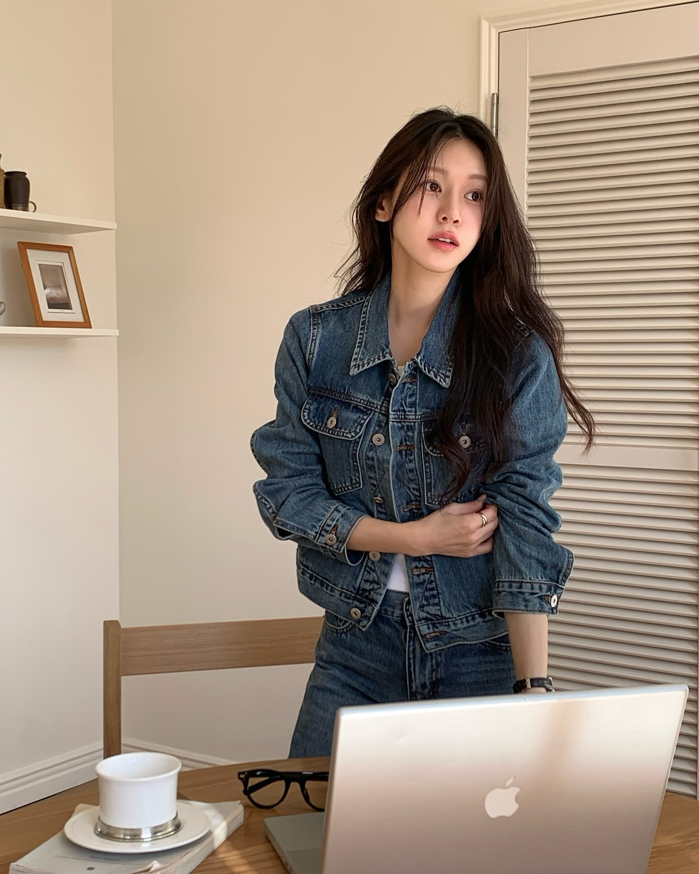 Vì sao phụ nữ ở mọi độ tuổi nên ưu tiên sắm áo khoác ngắn hơn áo khoác dài?- Ảnh 3.