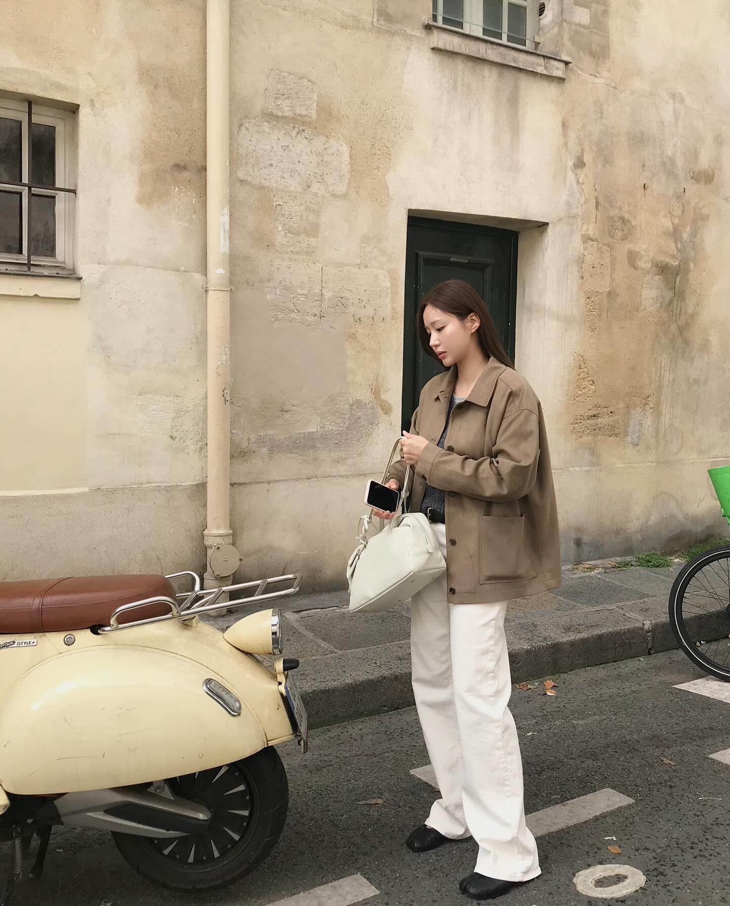 Vì sao phụ nữ ở mọi độ tuổi nên ưu tiên sắm áo khoác ngắn hơn áo khoác dài?- Ảnh 4.