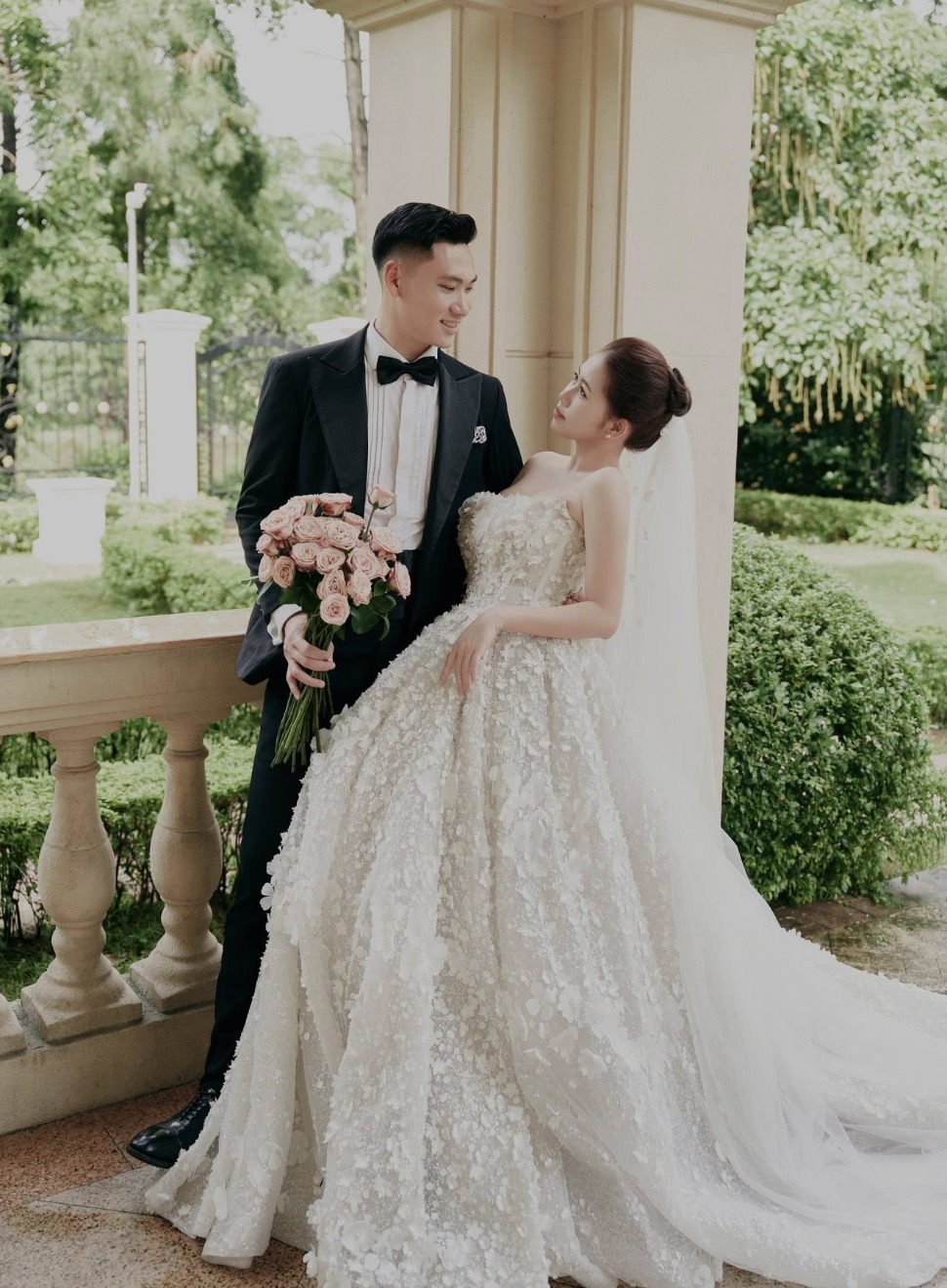 Thủ môn U23 Việt Nam cưới nữ tiếp viên hàng không- Ảnh 3.