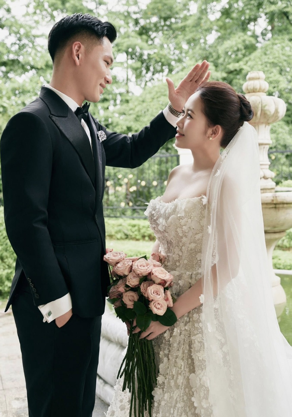 Thủ môn U23 Việt Nam cưới nữ tiếp viên hàng không- Ảnh 4.