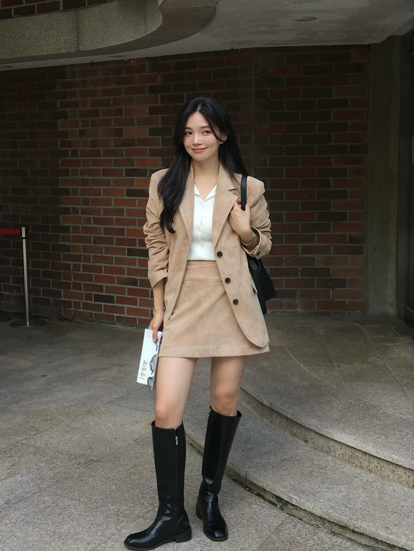 Vì sao phụ nữ ở mọi độ tuổi nên ưu tiên sắm áo khoác ngắn hơn áo khoác dài?- Ảnh 6.