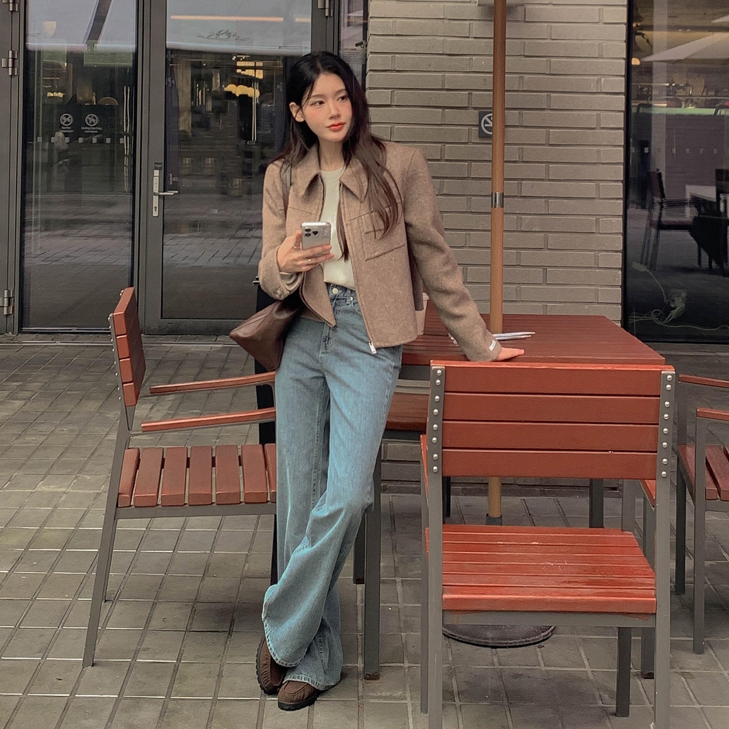 Vì sao phụ nữ ở mọi độ tuổi nên ưu tiên sắm áo khoác ngắn hơn áo khoác dài?- Ảnh 8.