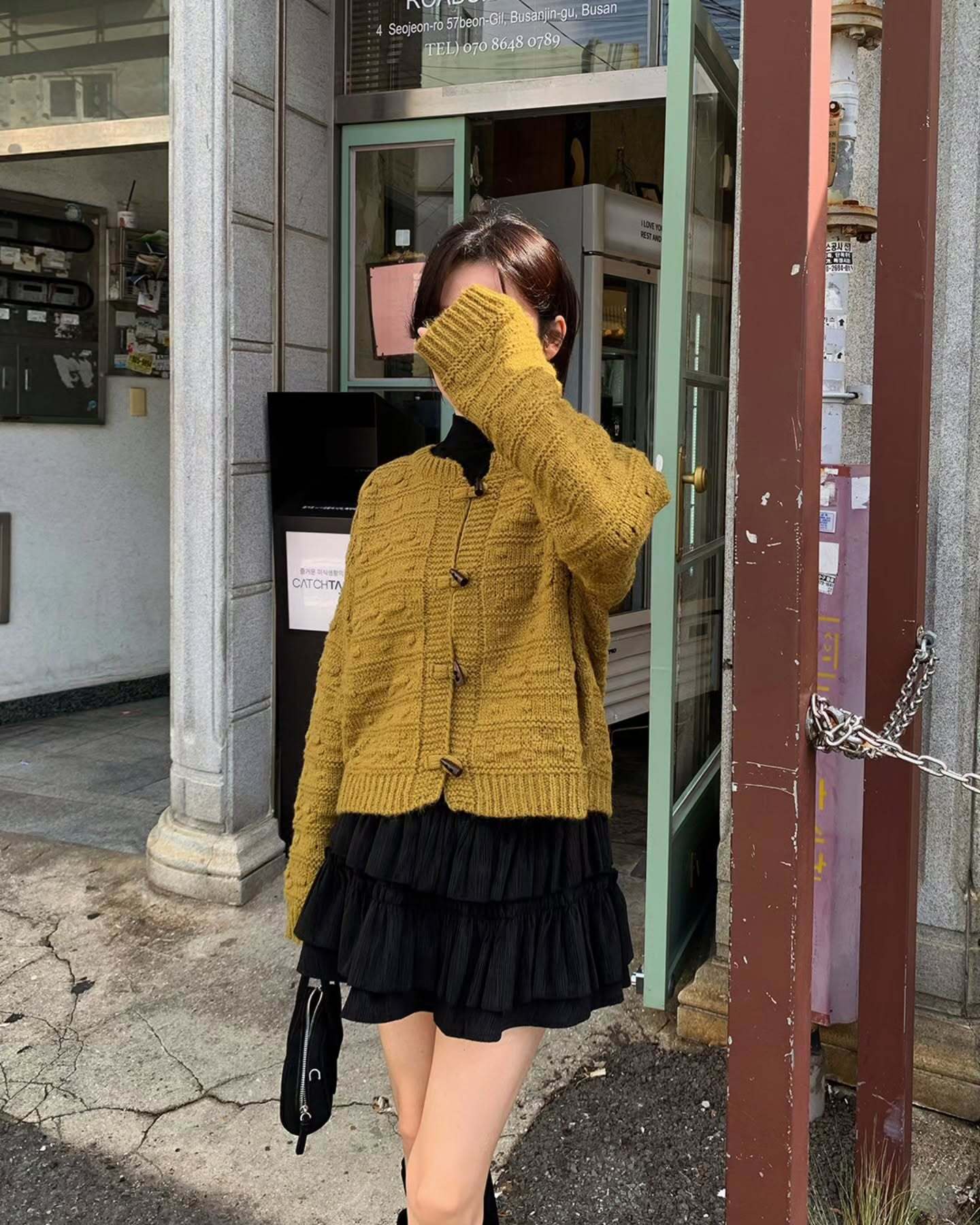 Có ít nhất 10 cách mặc áo khoác + váy đậm chất nữ tính, sang chảnh đẹp mê- Ảnh 1.