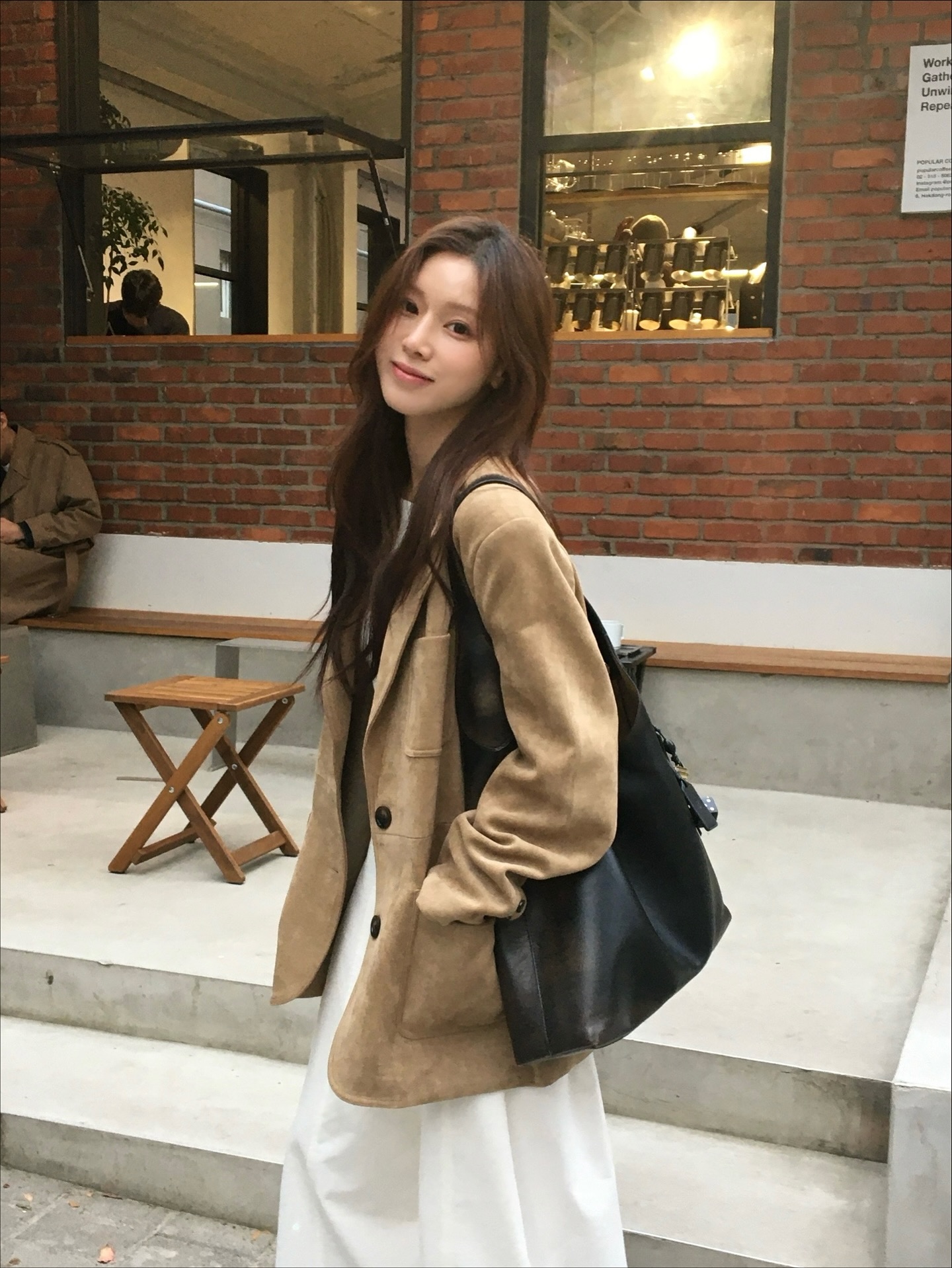 Vì sao phụ nữ ở mọi độ tuổi nên ưu tiên sắm áo khoác ngắn hơn áo khoác dài?- Ảnh 9.