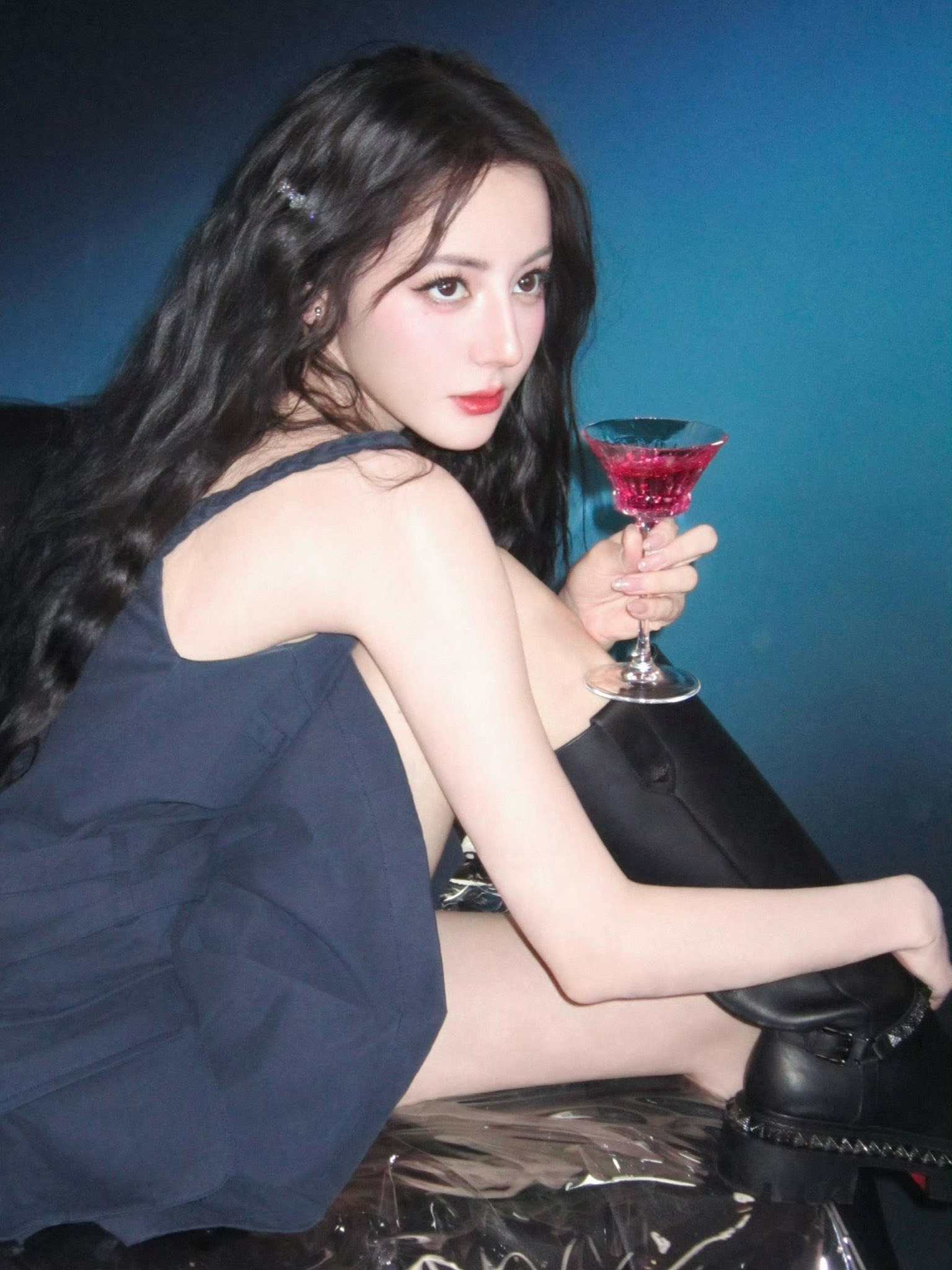 Địch Lệ Nhiệt Ba giàu mà keo kiệt?- Ảnh 2.