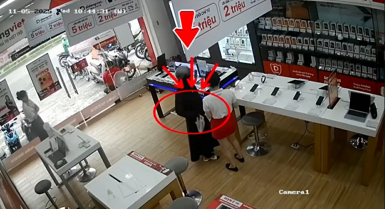 Nữ quản lý nhà hàng ở Phú Mỹ Hưng "phù phép" thẻ tín dụng của khách để mua iPhone 16- Ảnh 2. Nữ quản lý nhà hàng ở Phú Mỹ Hưng "phù phép" thẻ tín dụng của khách để mua iPhone 16- Ảnh 2.