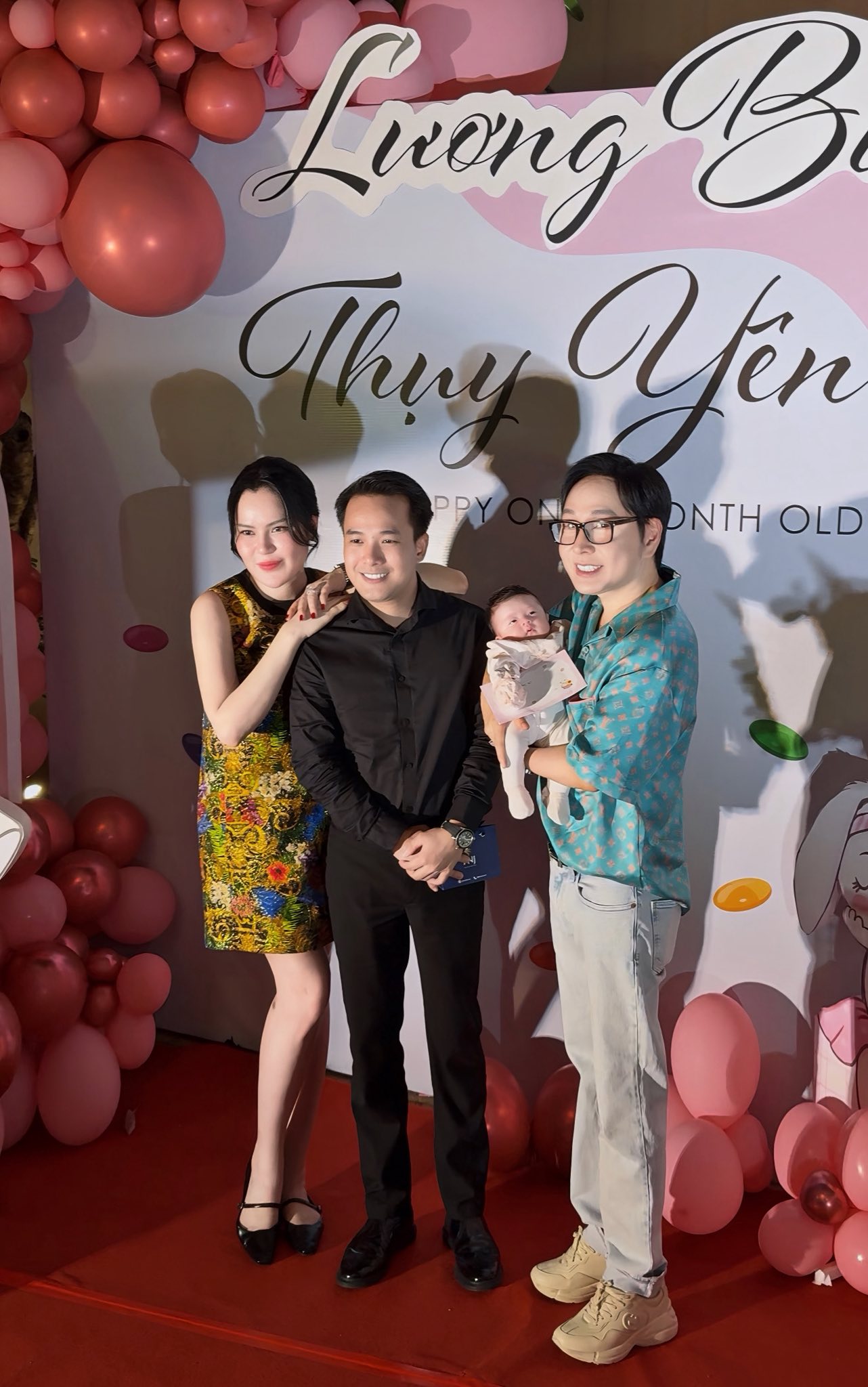 NSƯT Vũ Luân làm cha lần đầu ở tuổi 53, nhắn nhủ con gái vừa tròn đầy tháng 1 điều xúc động- Ảnh 1. NSƯT Vũ Luân làm cha lần đầu ở tuổi 53, nhắn nhủ con gái vừa tròn đầy tháng 1 điều xúc động- Ảnh 1.